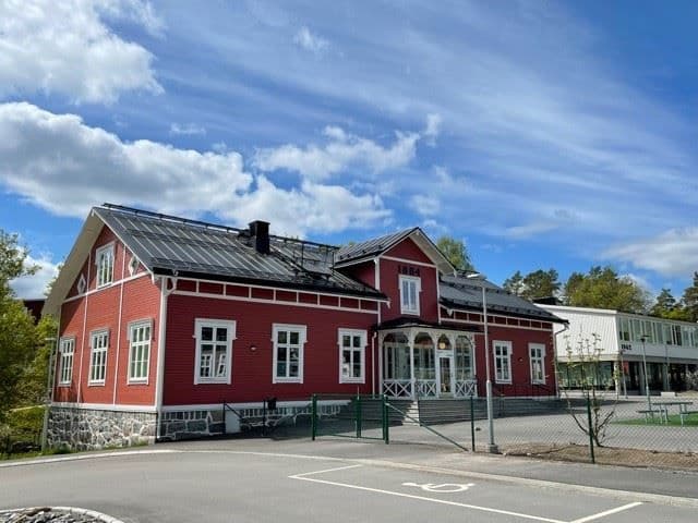 En av de vackra skolbyggnaderna på Ekedalskolan