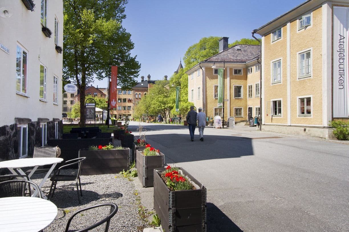 Mysiga promenadstråk i hamnområdet