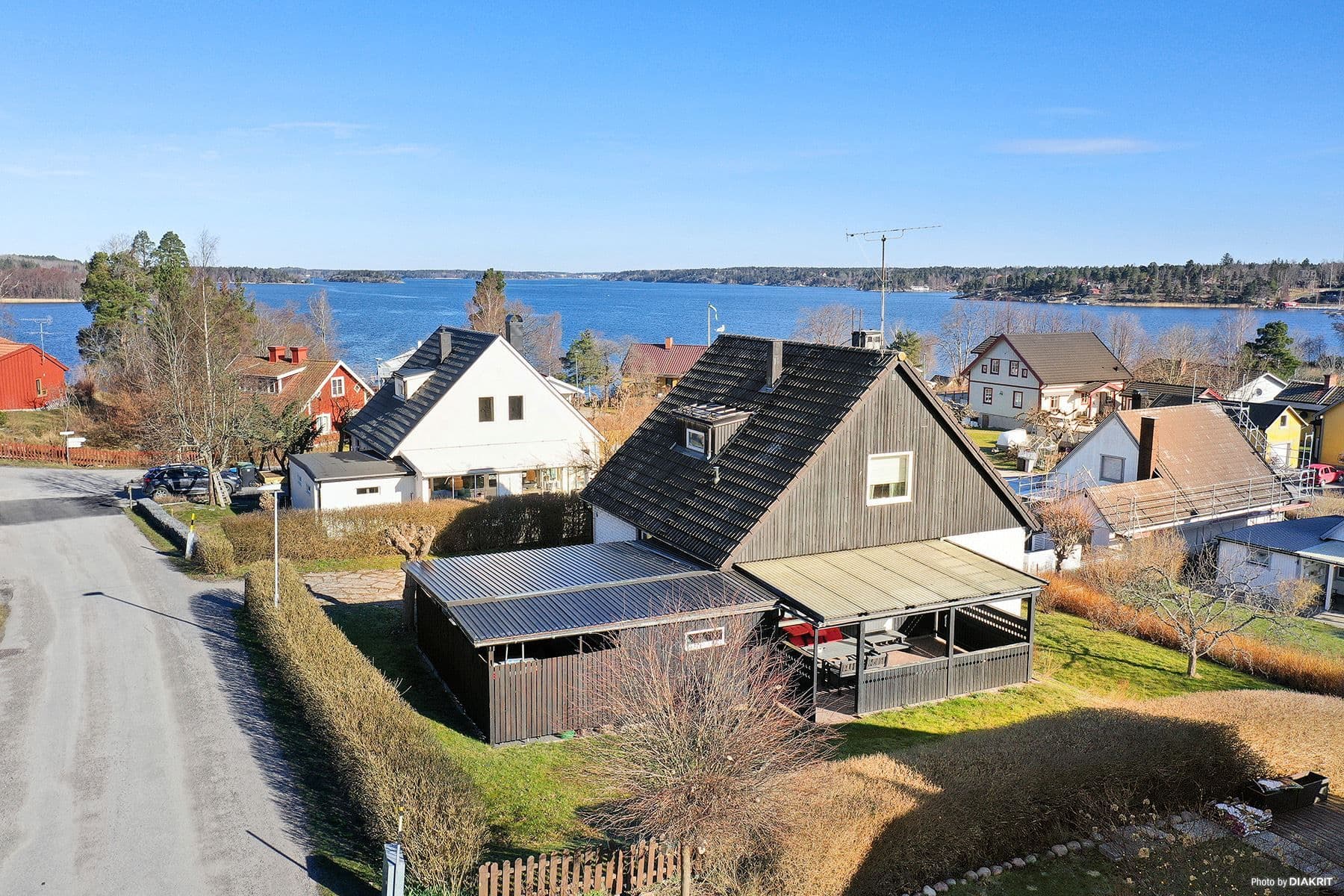 Rymlig familjevilla med sjöutsikt
