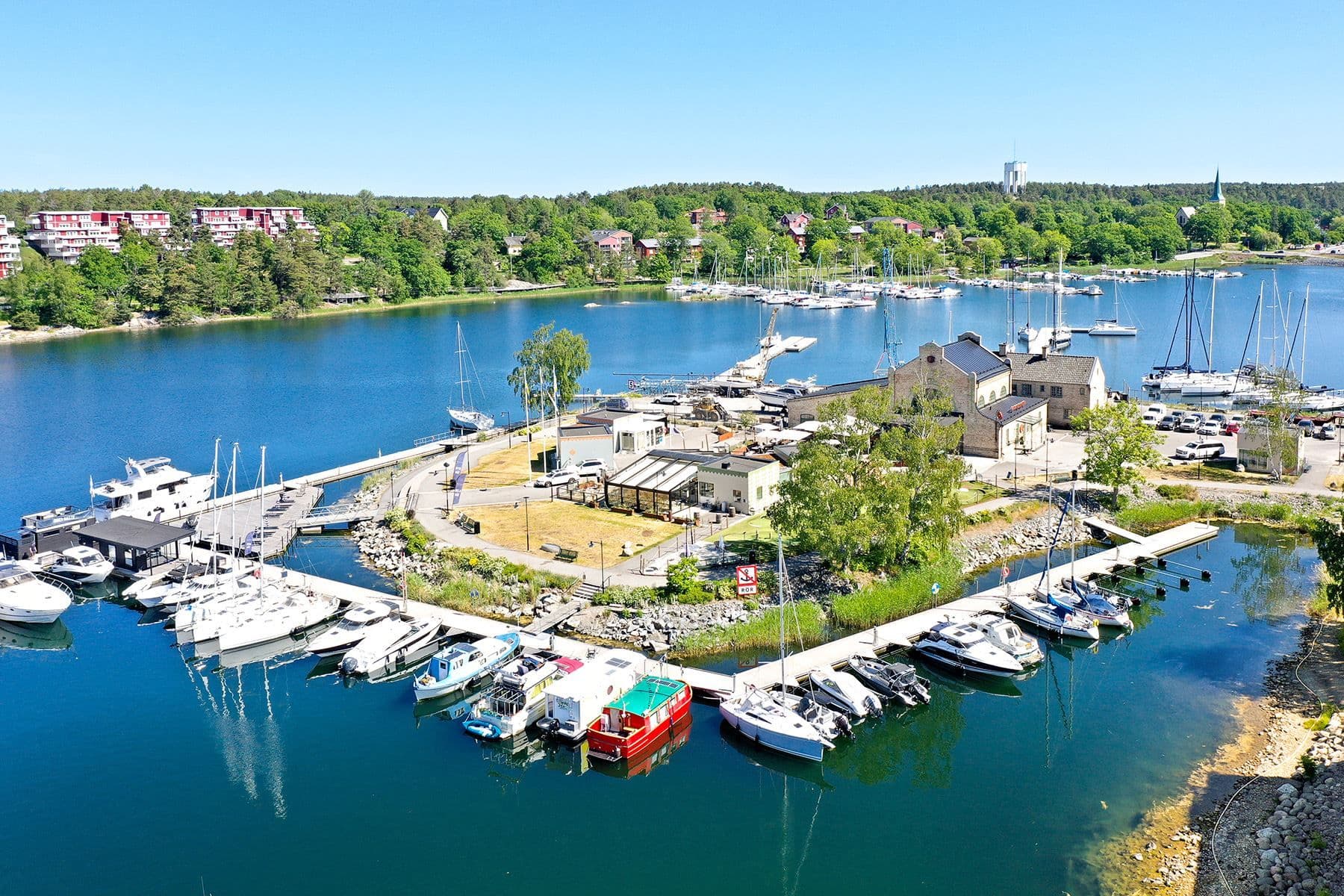 Kattholmen med Gästbrygga, restaurang och minigolf