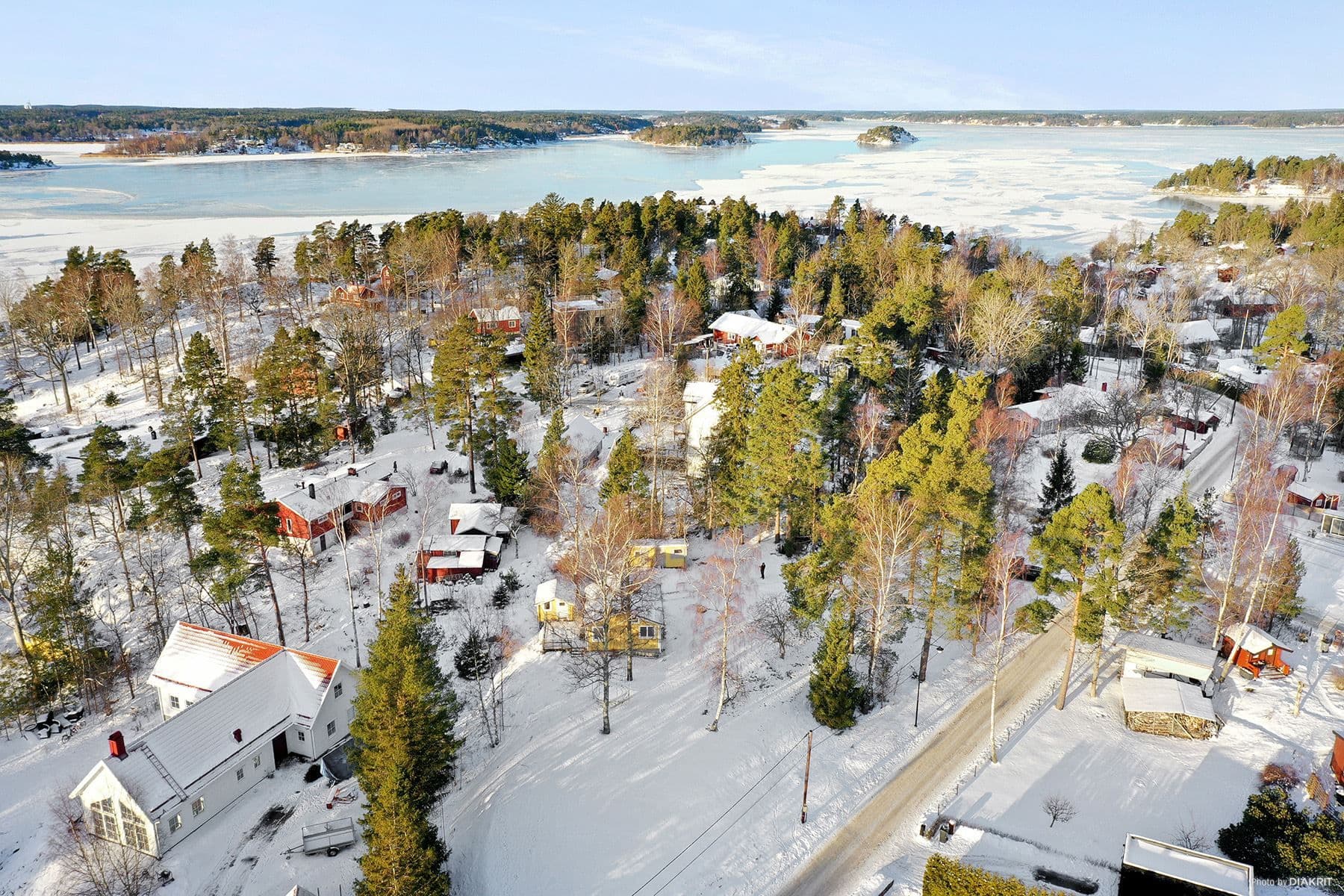 Mycket nära till Torsbyfjärden och Ösby sjö.