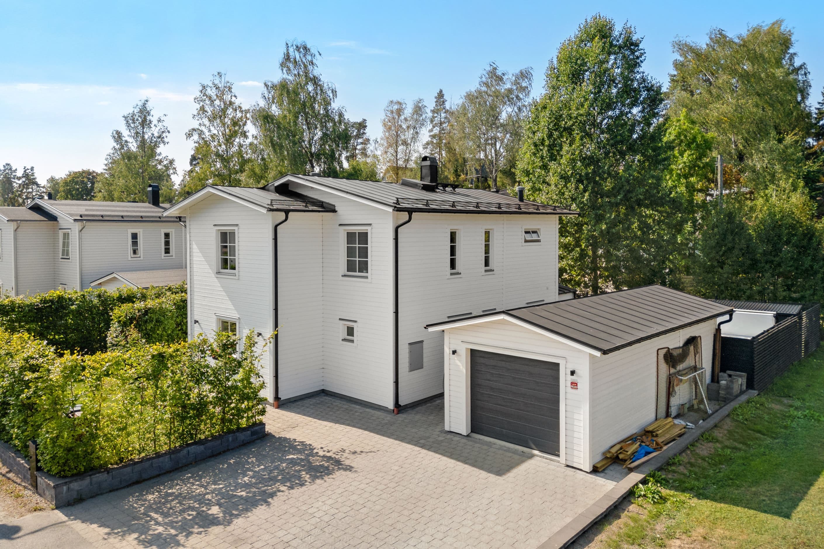 Tvåplanshus med garage