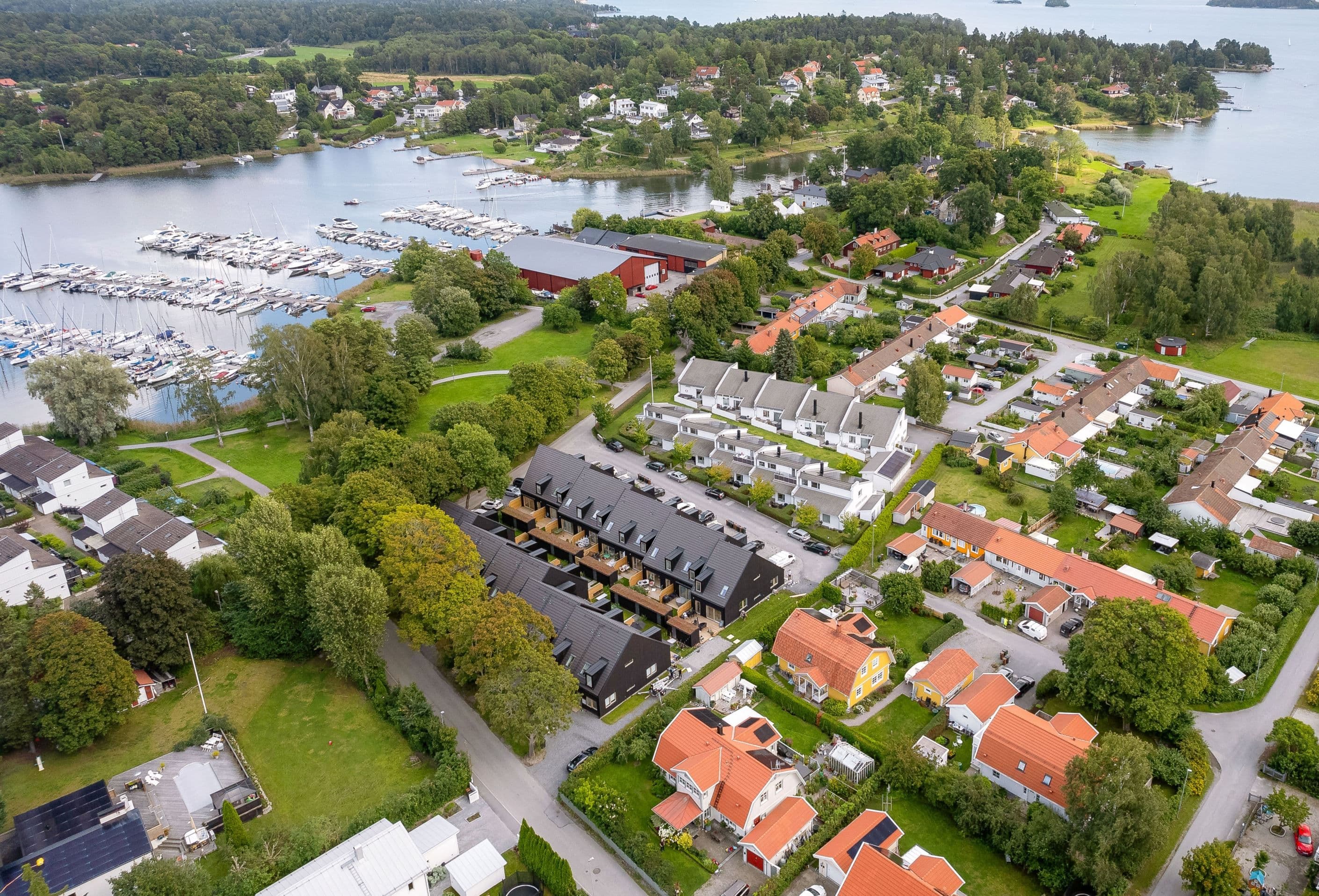 Vackra Sätterfjärden precis intill