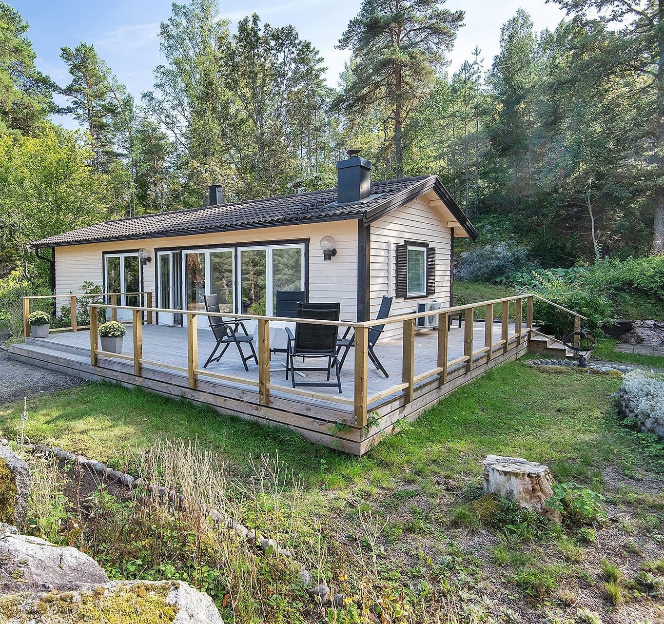 Enplanshus med stor terrass