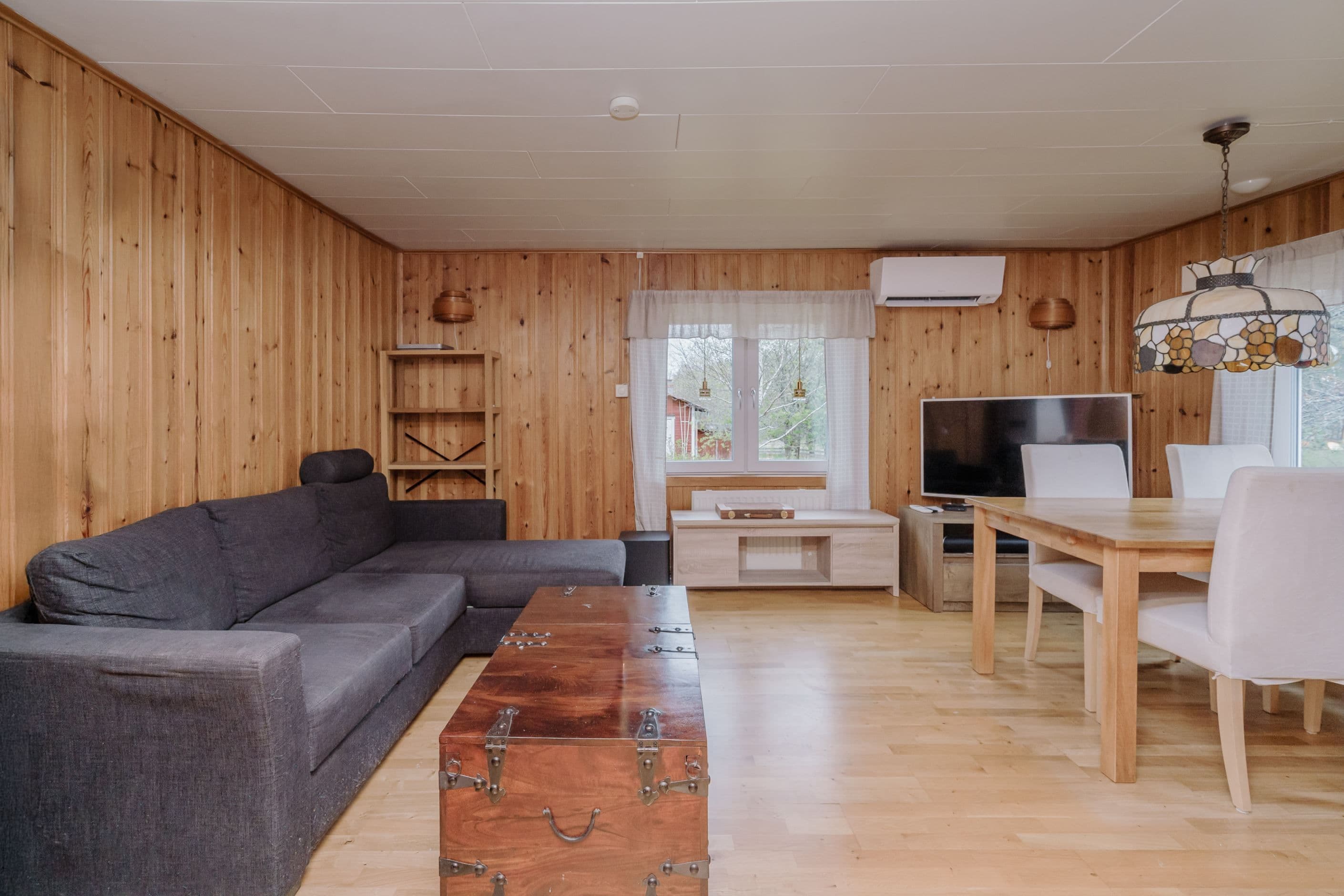 Plats för både soffgrupp och matbord