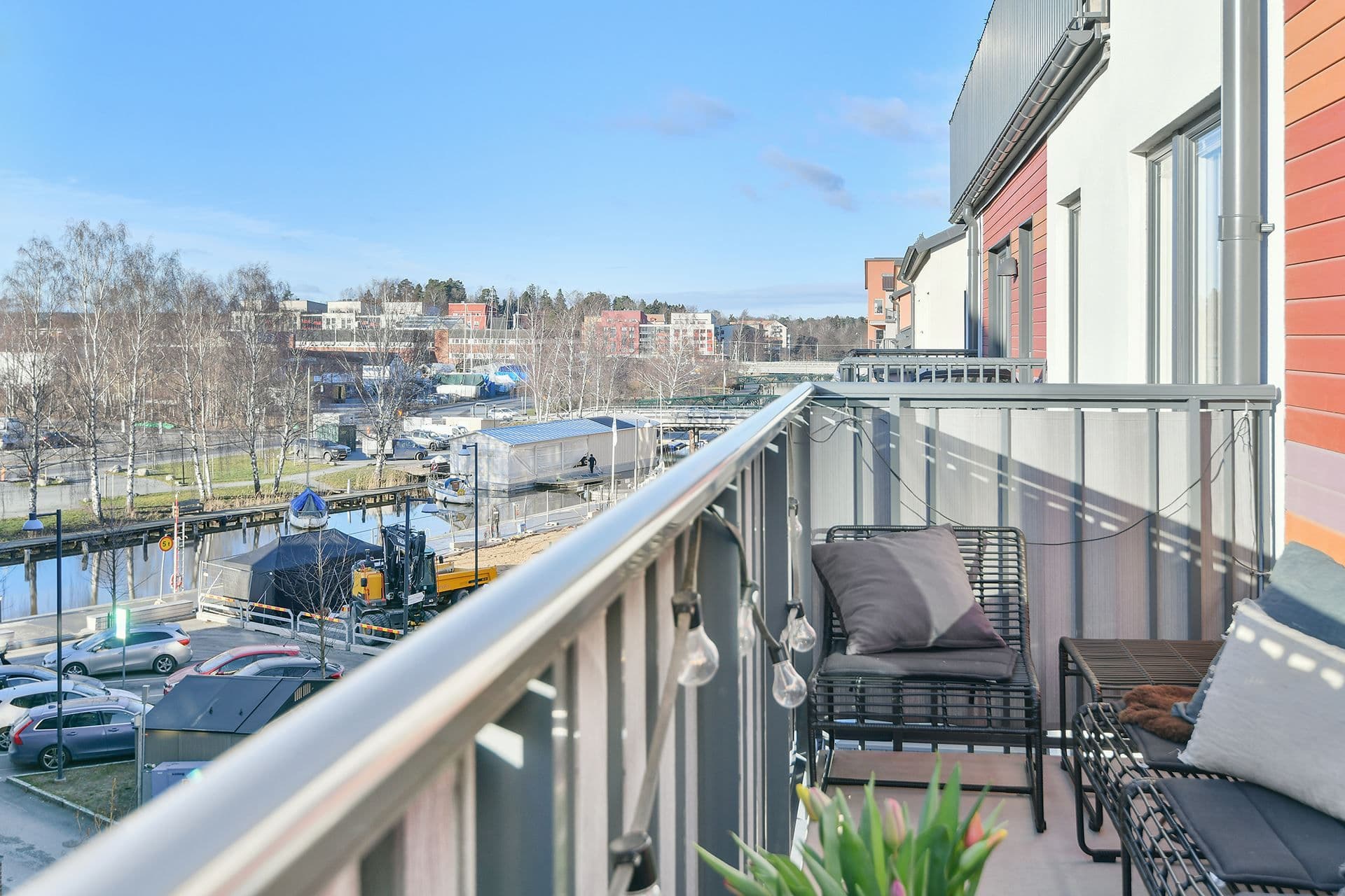 Balkong med utsikt över kanalen