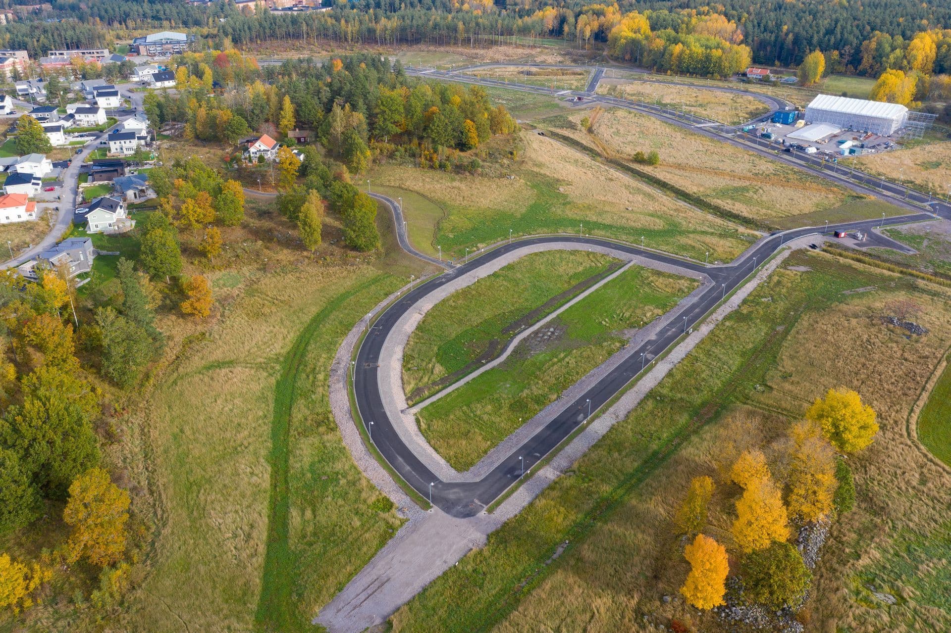 Här bor du med vacker natur och härliga promenadstråk i omgivningarna