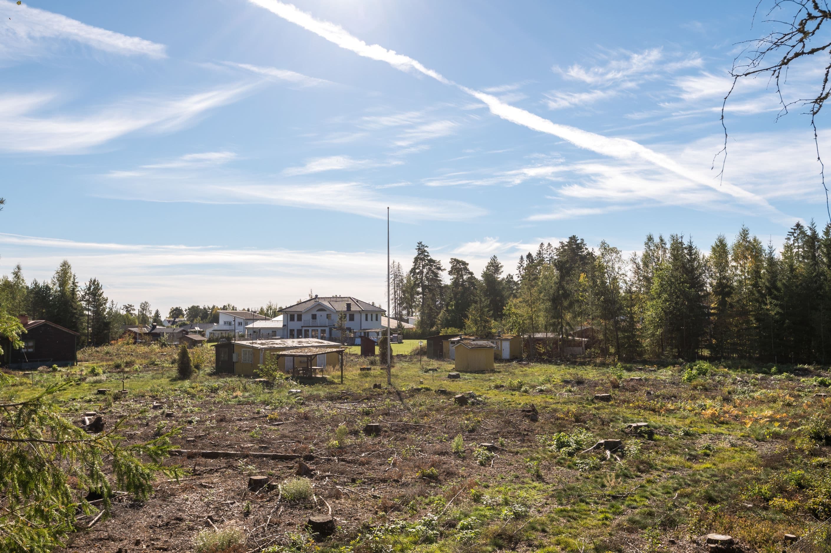 Gamla landsvägen 125C ligger till höger i bild