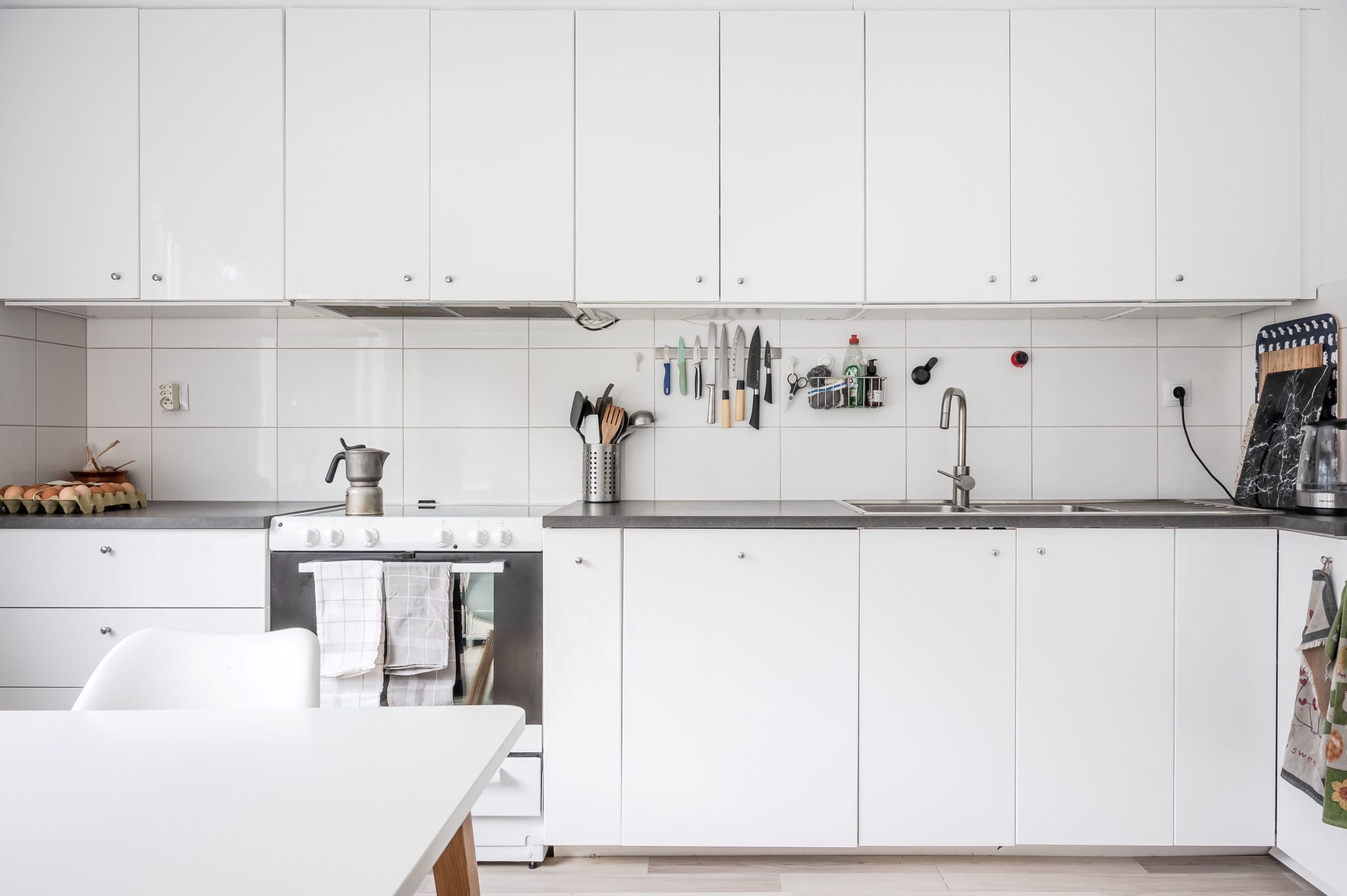 Köksluckor från IKEA 2021, diskmaskin från samma år