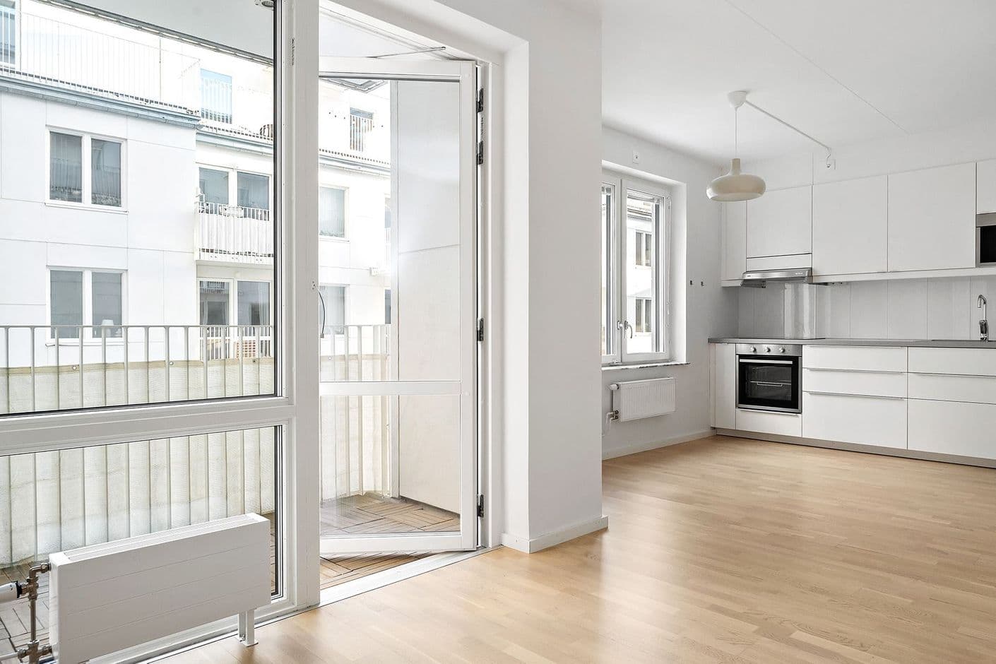 Nina Einhorns Gata 8, 4 tr