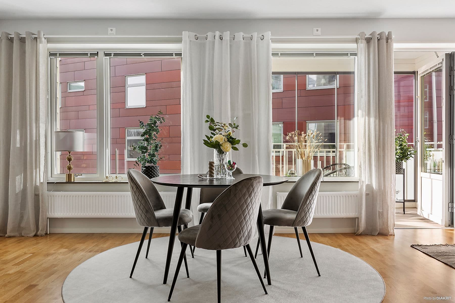 Härlig matplats vid fönstret