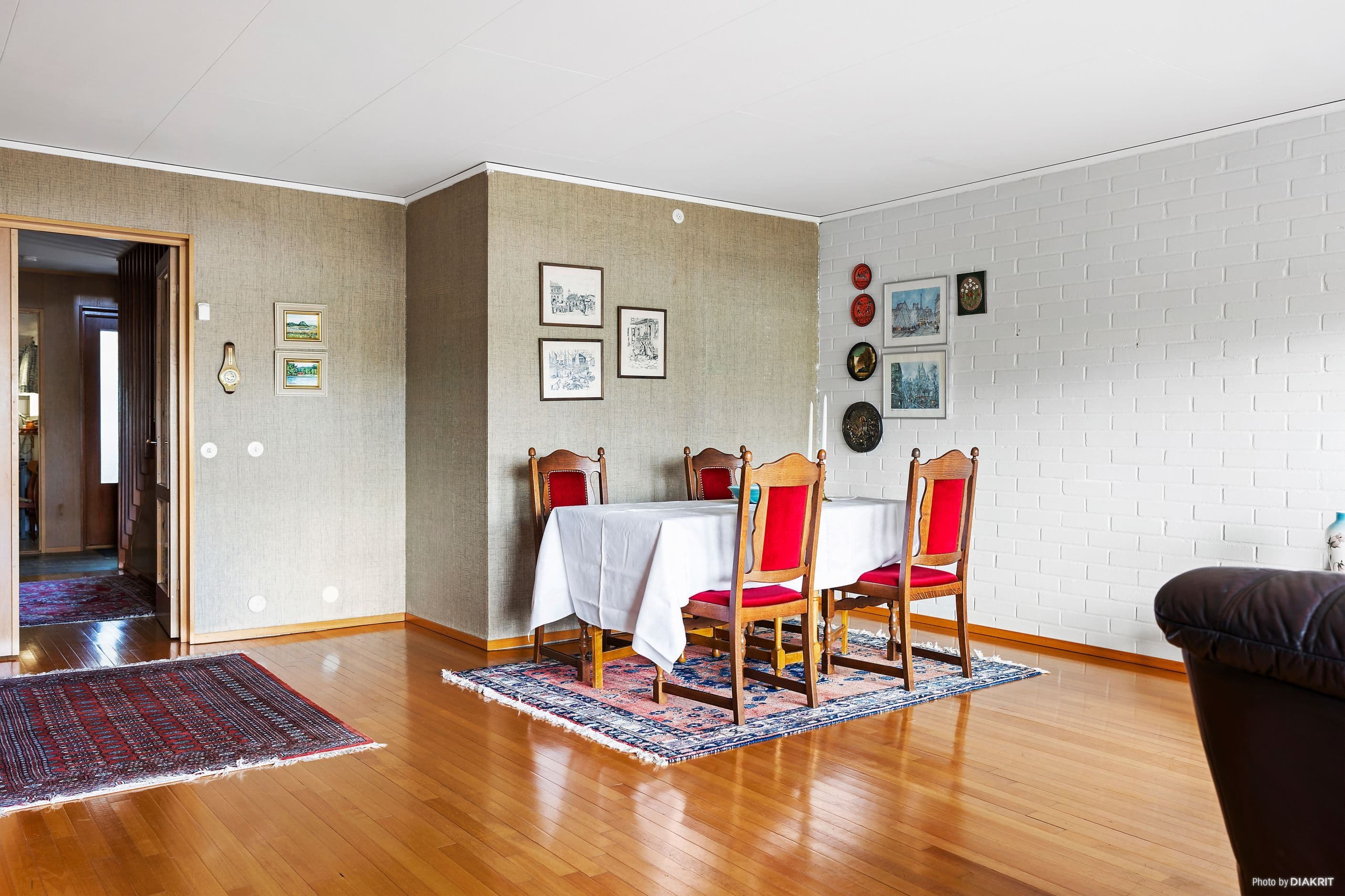 Även plats för ett rejält matbord som rymmer hela familjen
