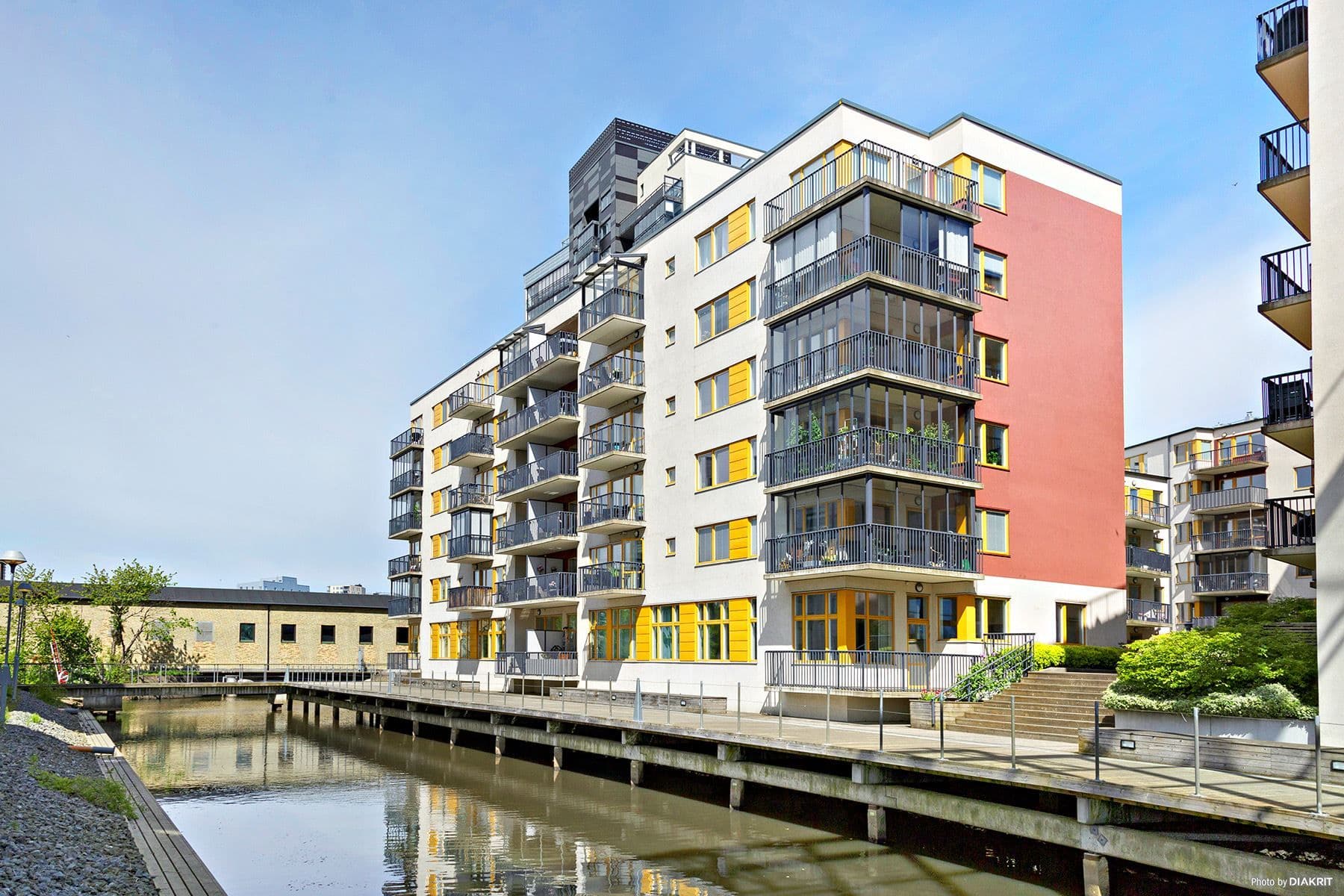 På våning 6 av 6 ligger bostaden med inglasad balkong