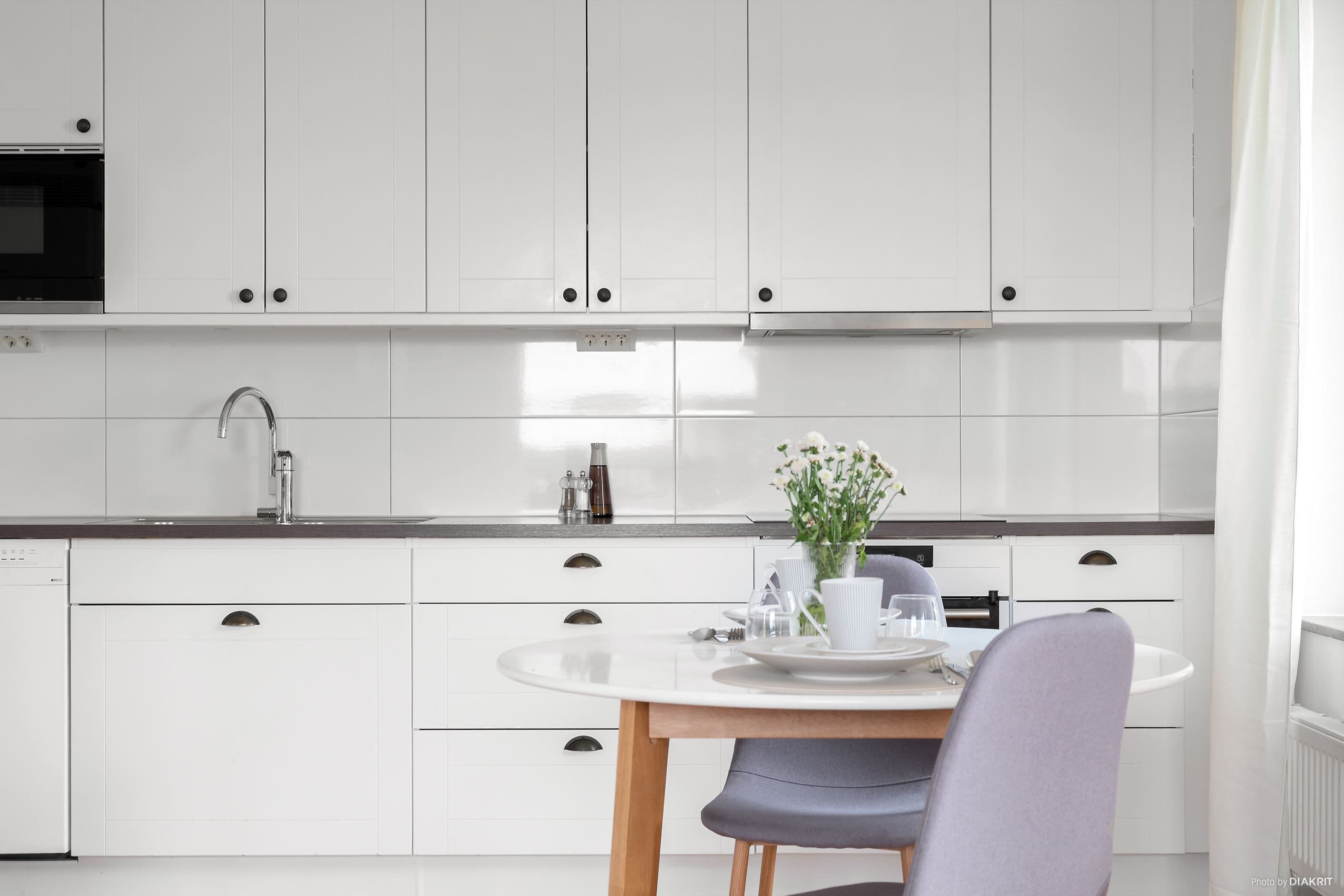 Plats för matbord intill fönstret