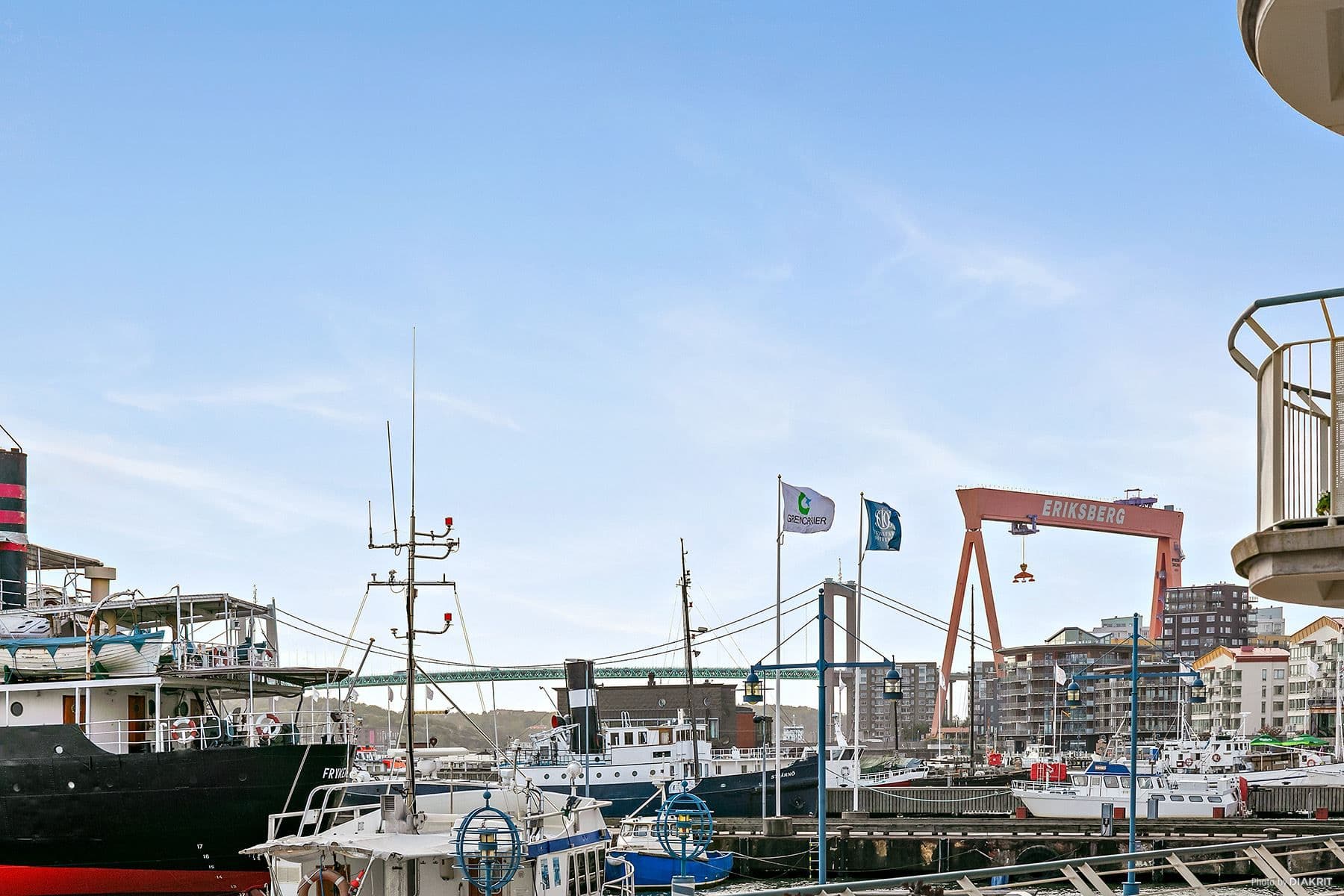 Kajpromenaden, älven, Älvsborgsbron, båtlivet, Stena färjor, caféer och restauranger vad mer önskas?