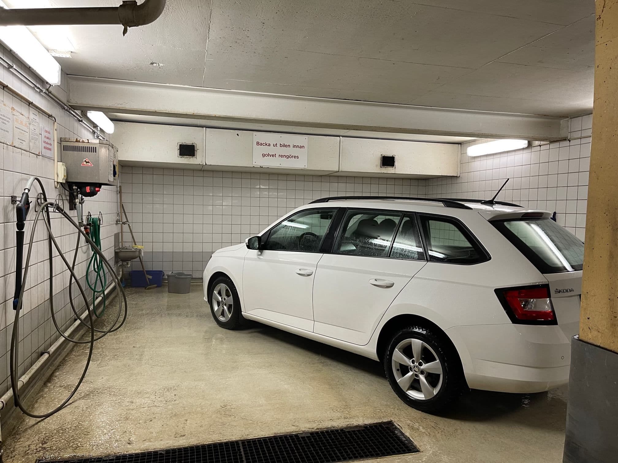 Tvättmöjligheter i garaget