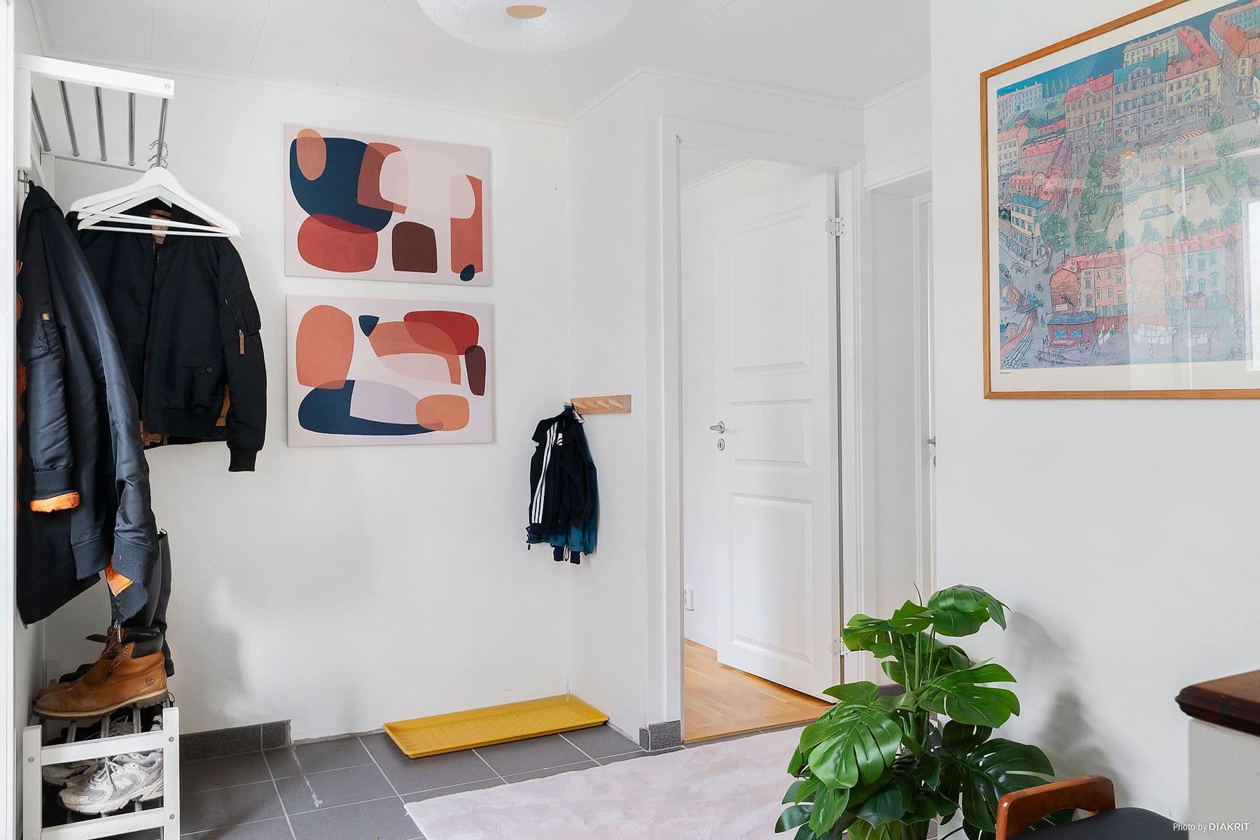 Entré i källarplan