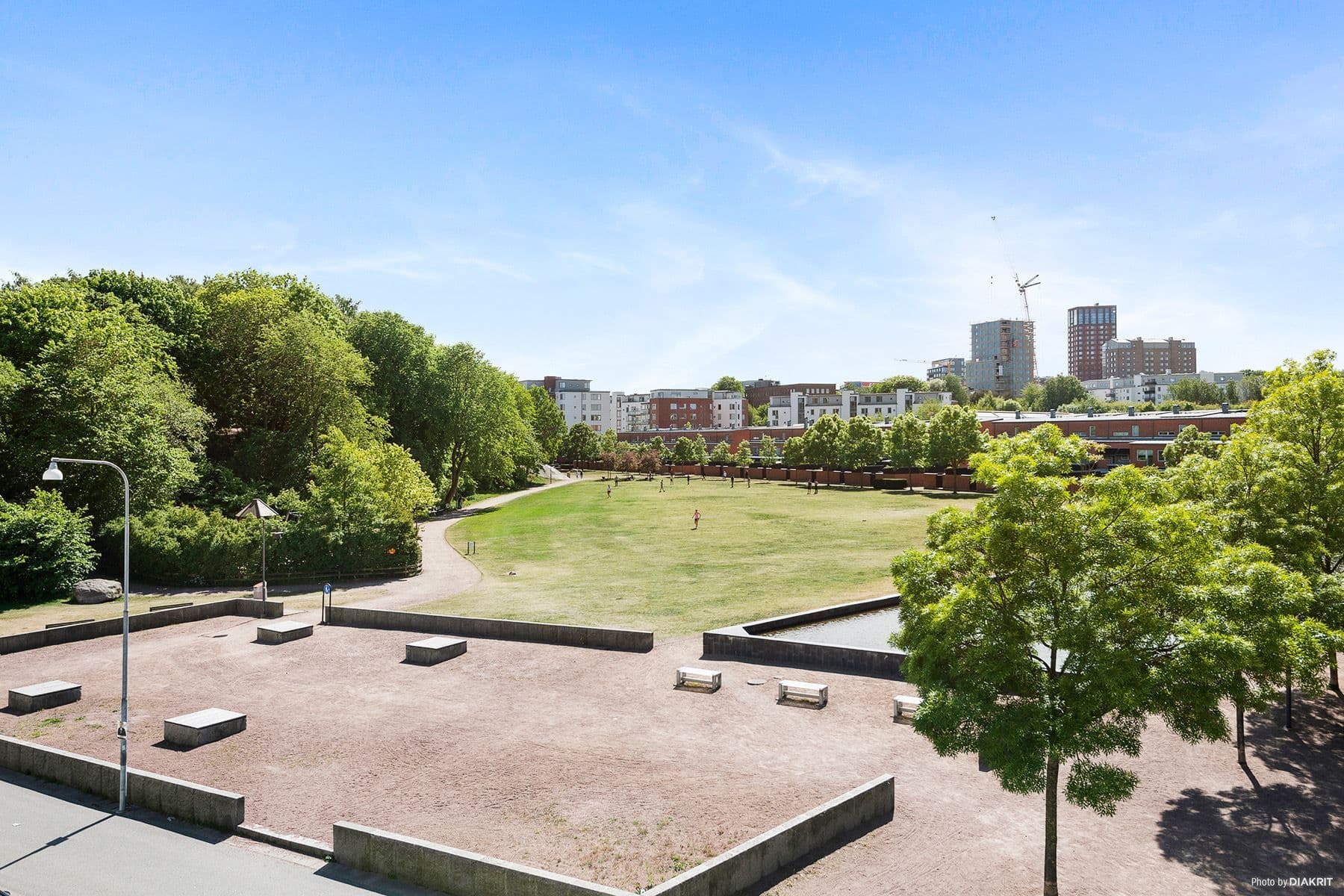 Utsikt över Sörhallsparken och Sörhallsberget. Sydvästläge.
