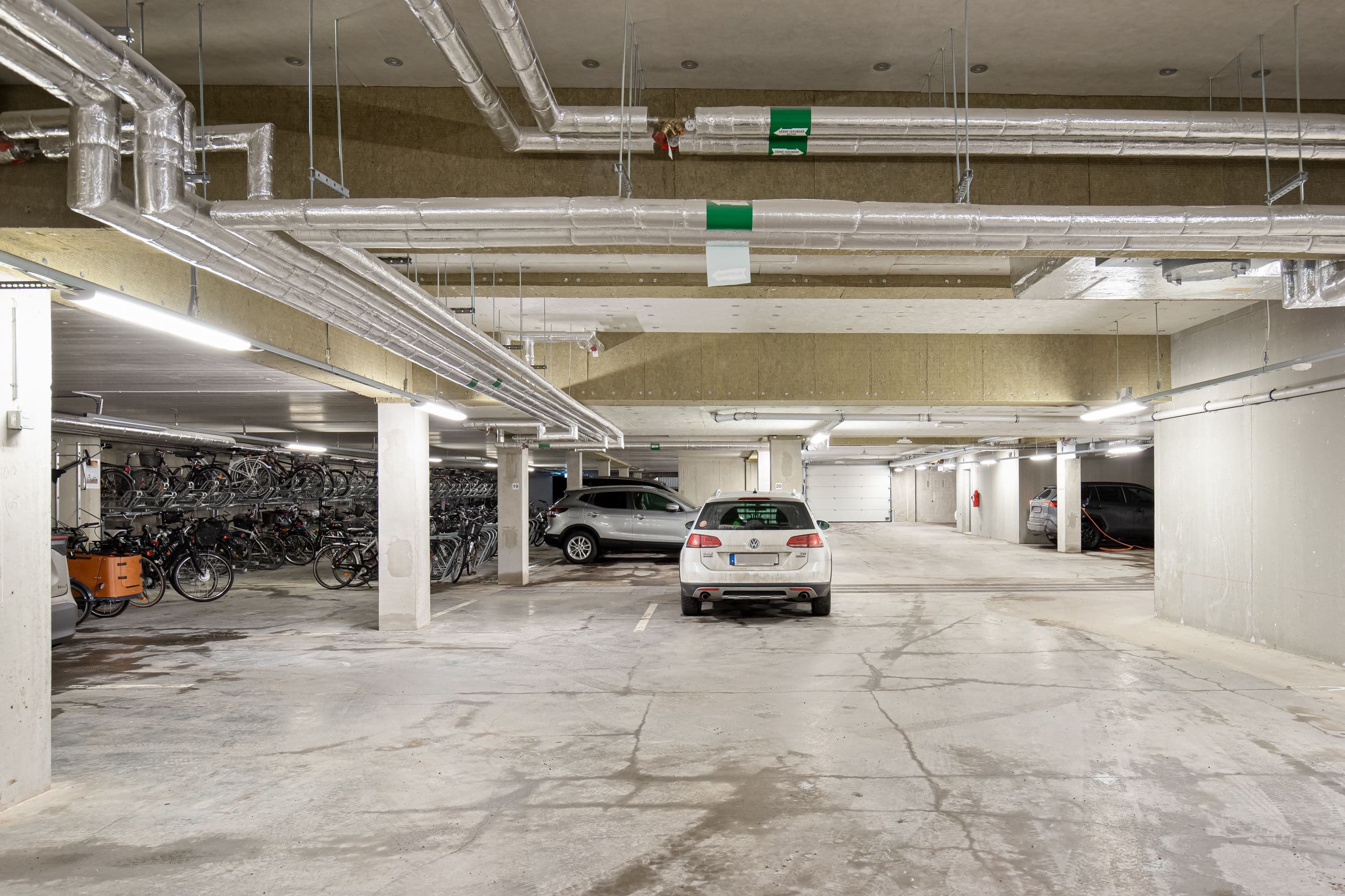 Garage med stor cykelparkering