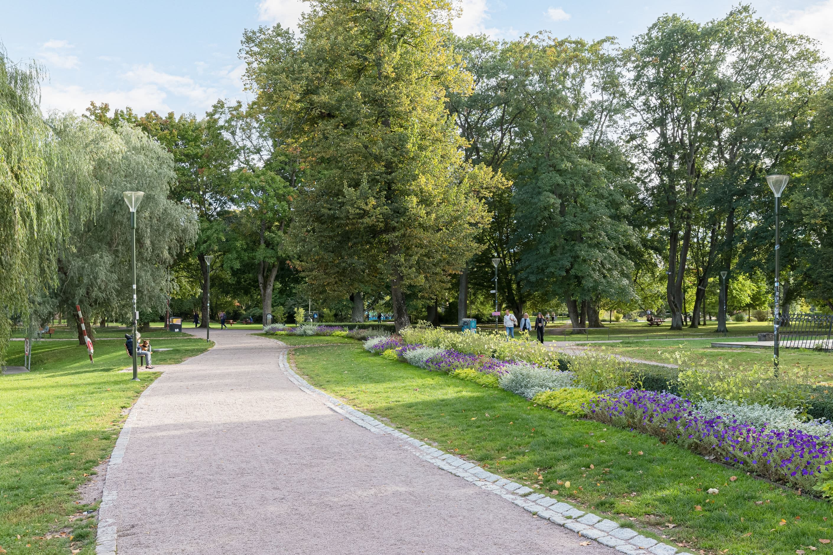 Stadsträdgården når du på tre minuter med cykel!