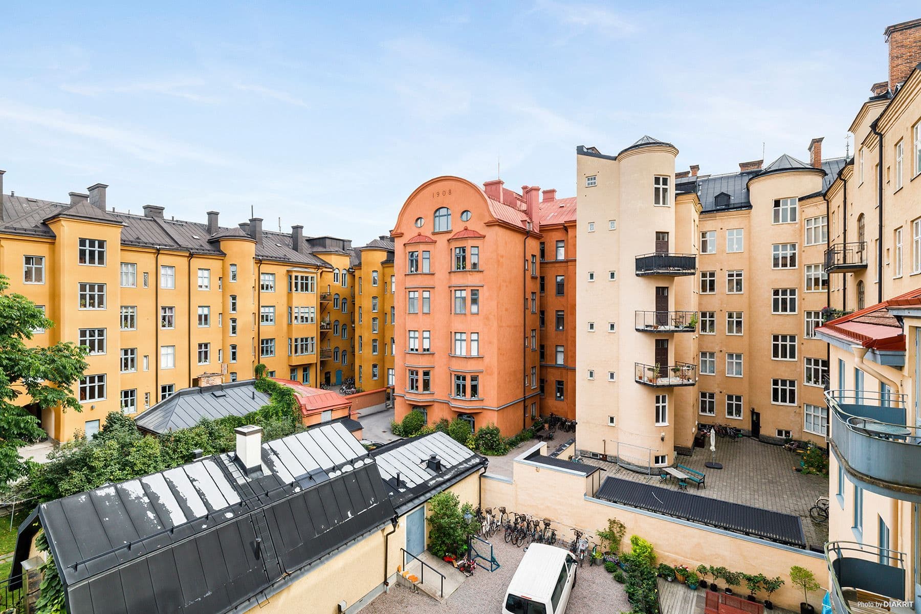 Utsikt mot charmig innergård