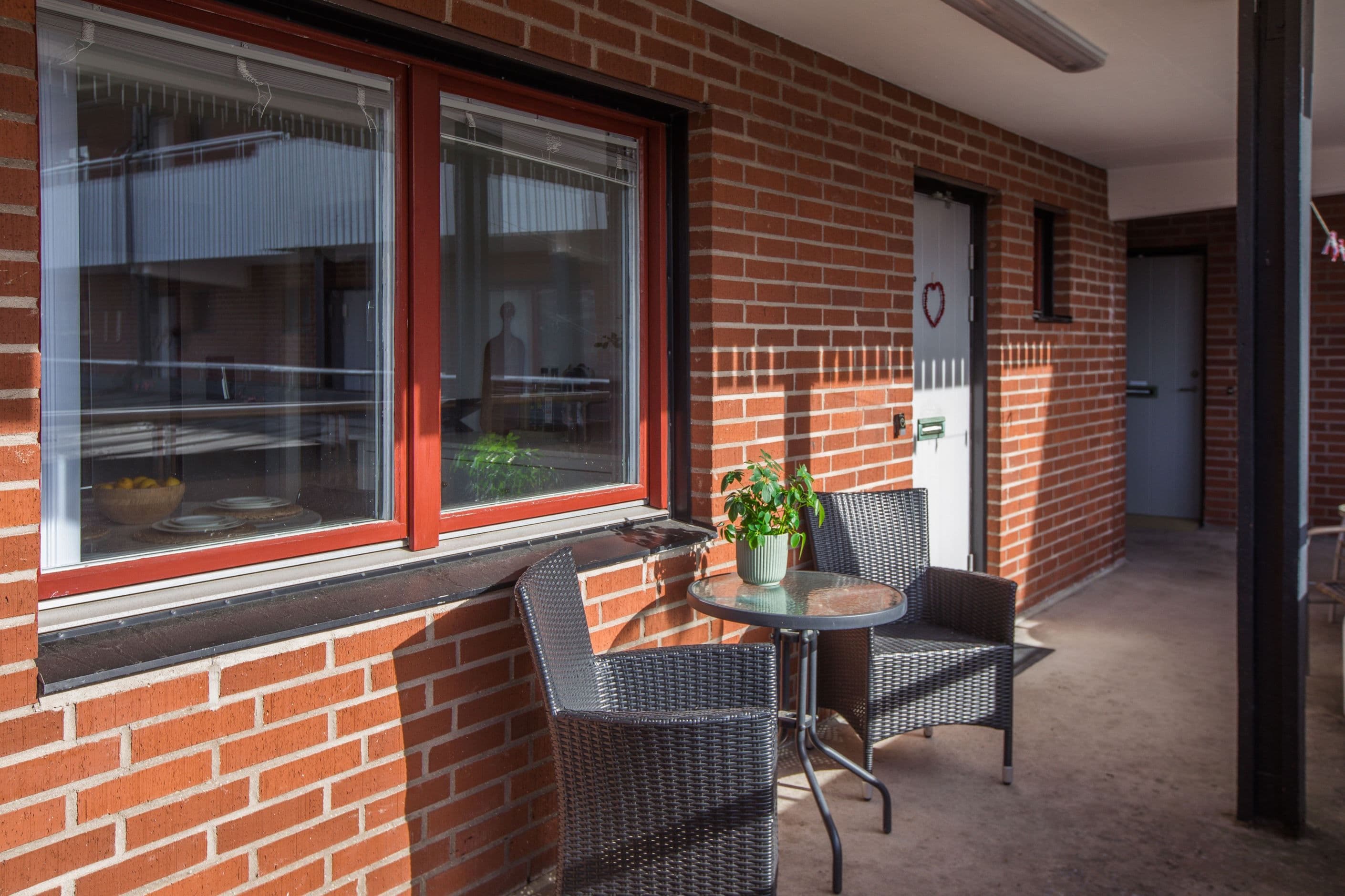 Loftgång med plats för utemöbel