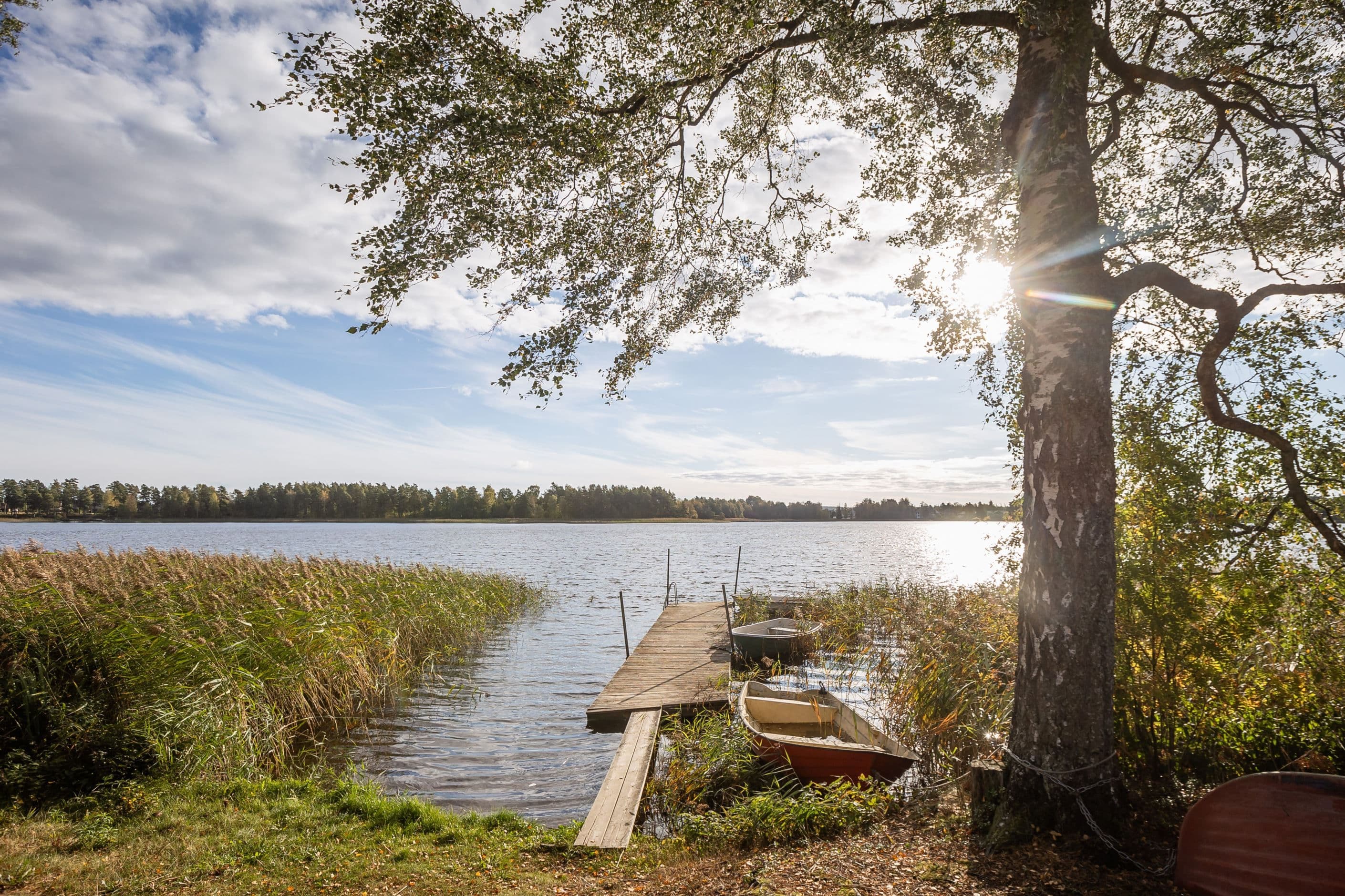 Med bad och promenadstråk runt husknuten!