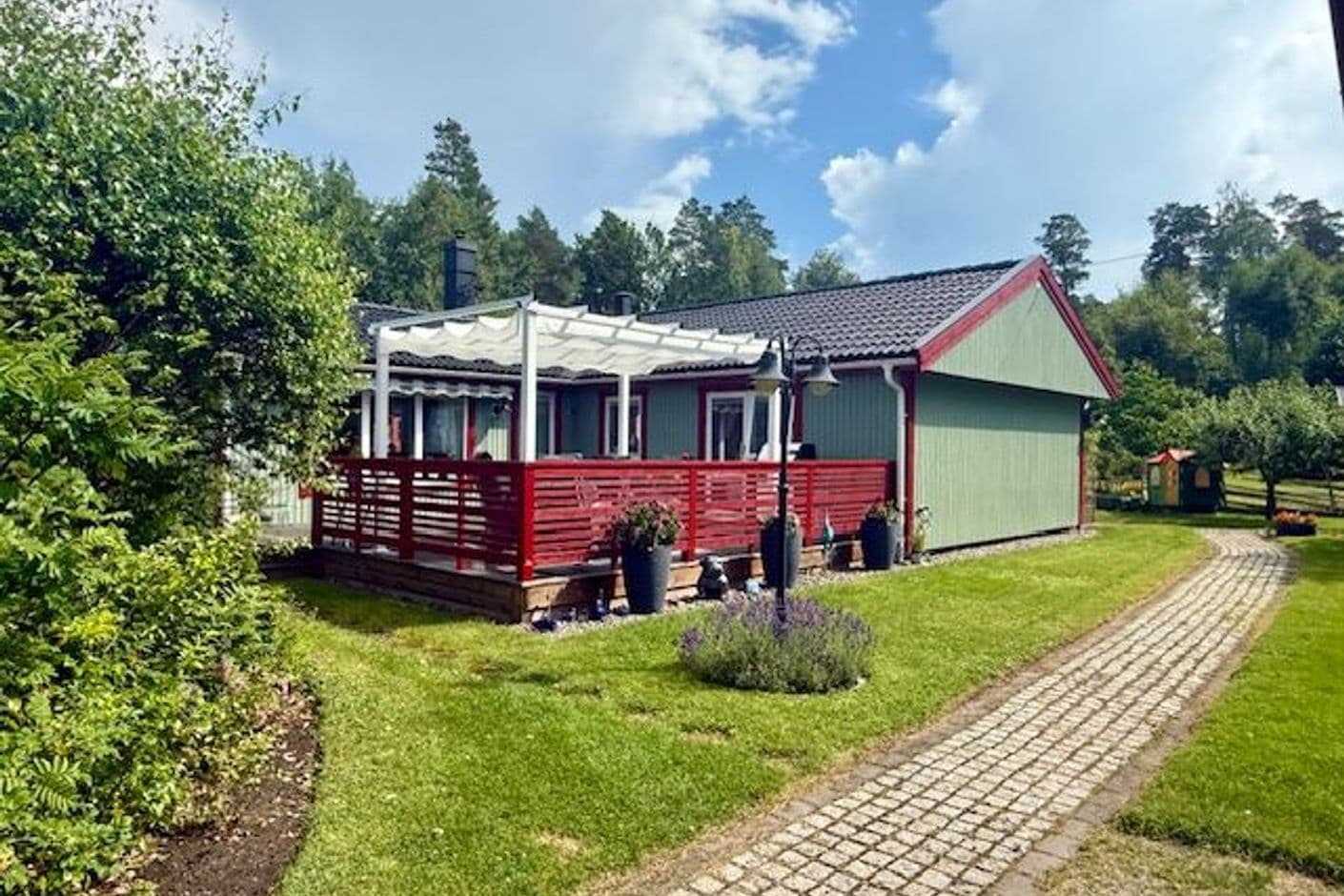 Laxvägen 1