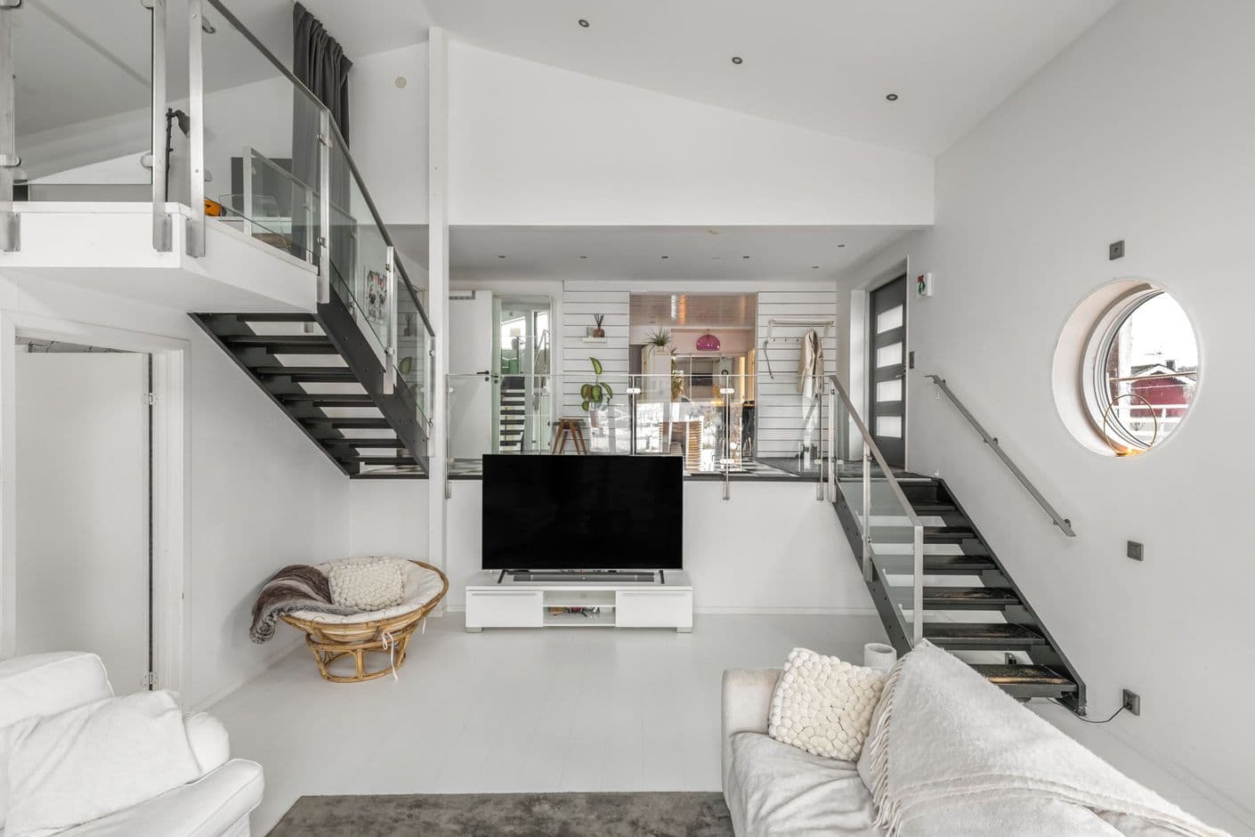 Västra Knutsgårdsvägen 9