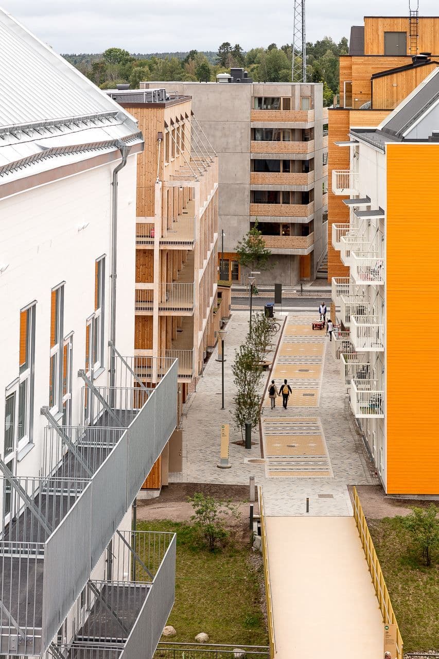 Unik byggnation med mysiga gångstråk