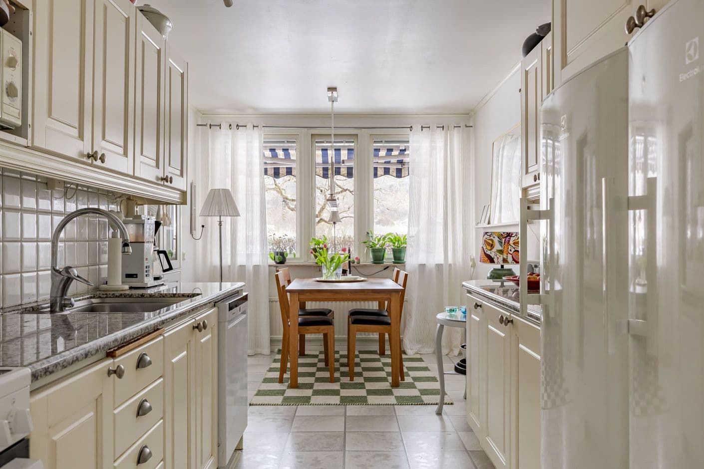 Strågatan 17, Markplan