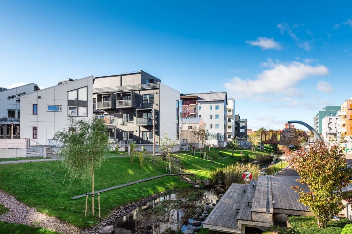 Bäcken som rinner genom Vallastaden