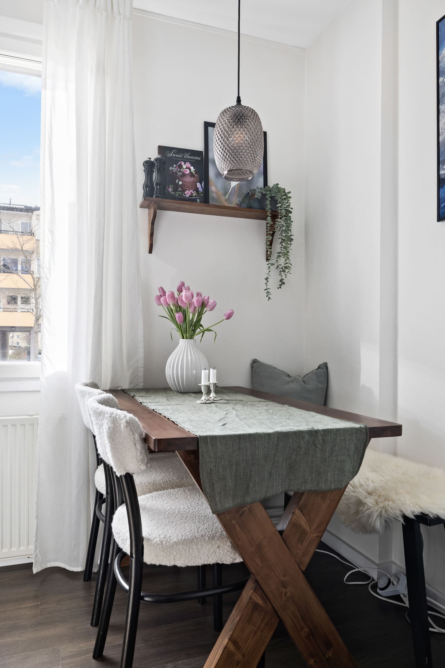 Plats för matbord i köket.
