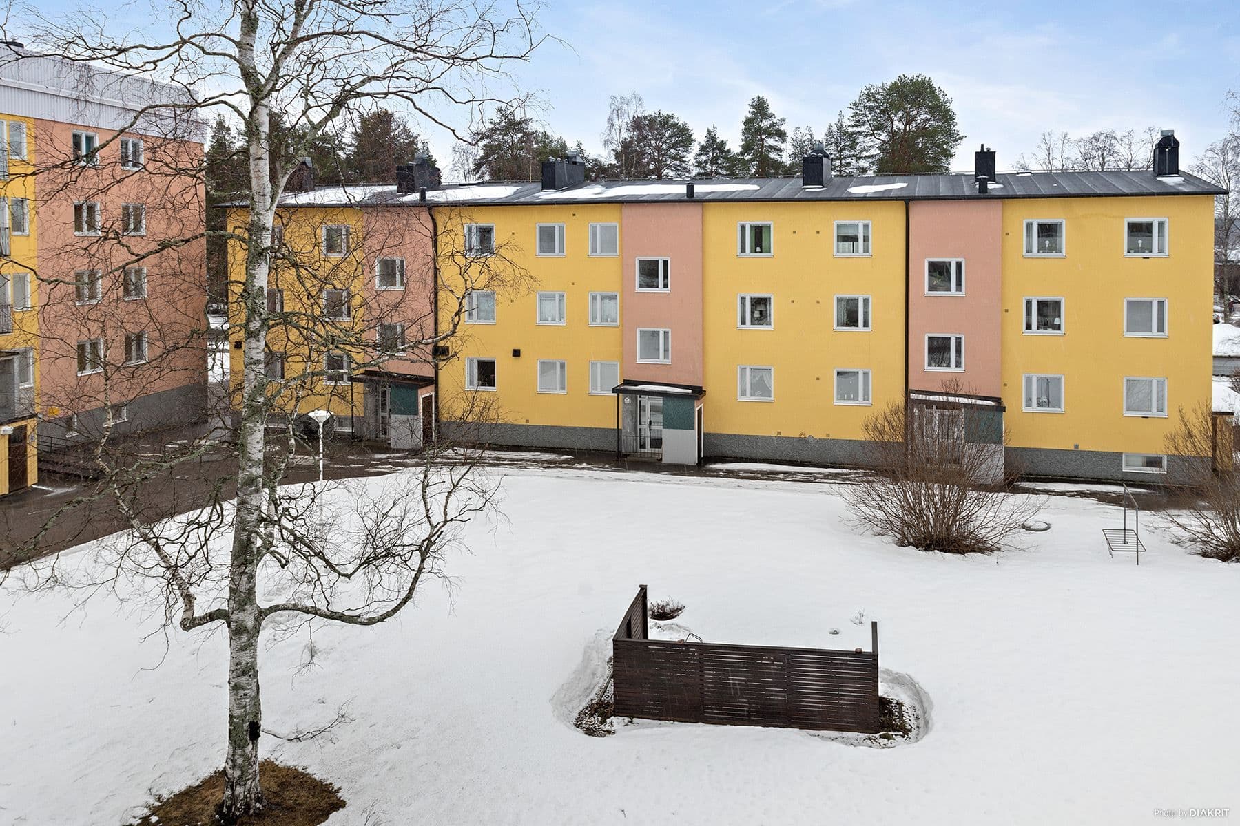Centrumvägen 33C. Trevlig innergård med sociala ytor.