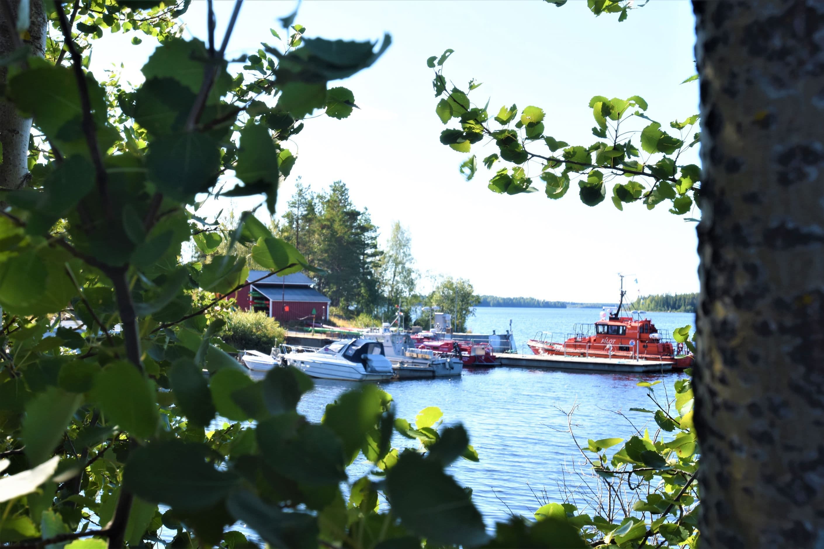 Båtplats i djuphavshamn.