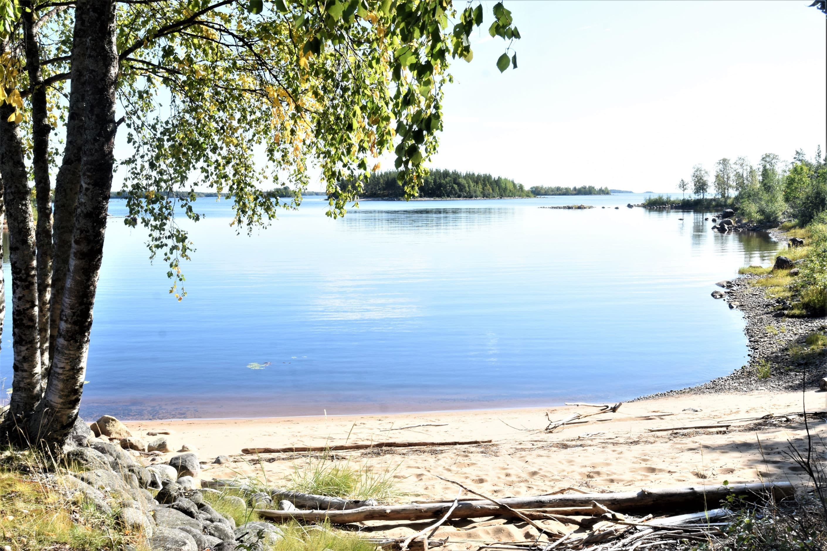 Gångavstånd till sandstrand.