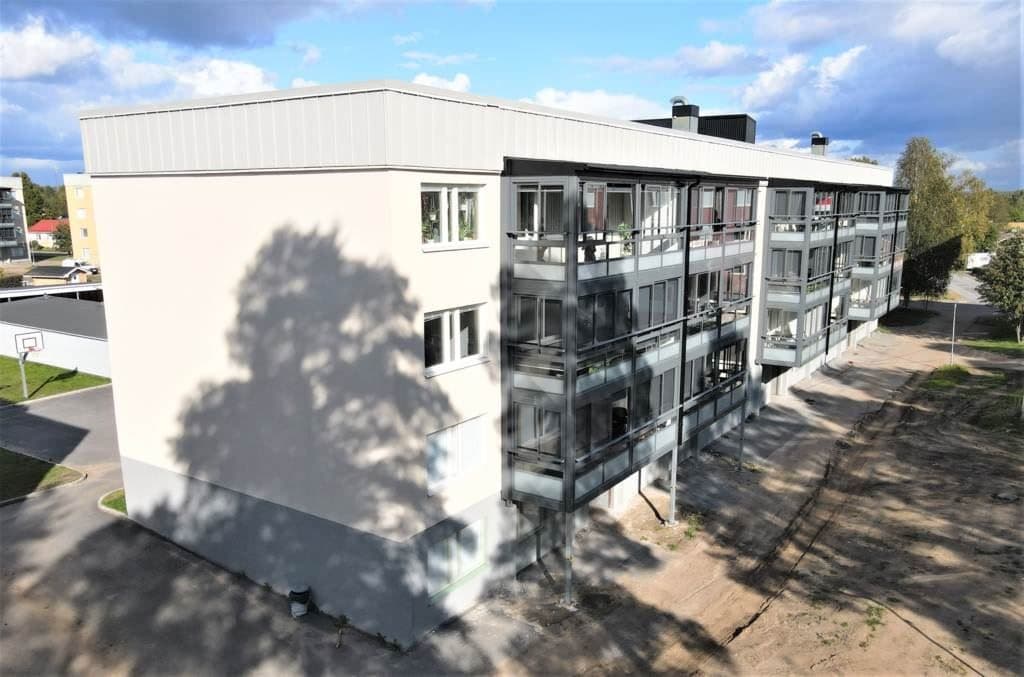 Stor inglasad dubbelbalkong