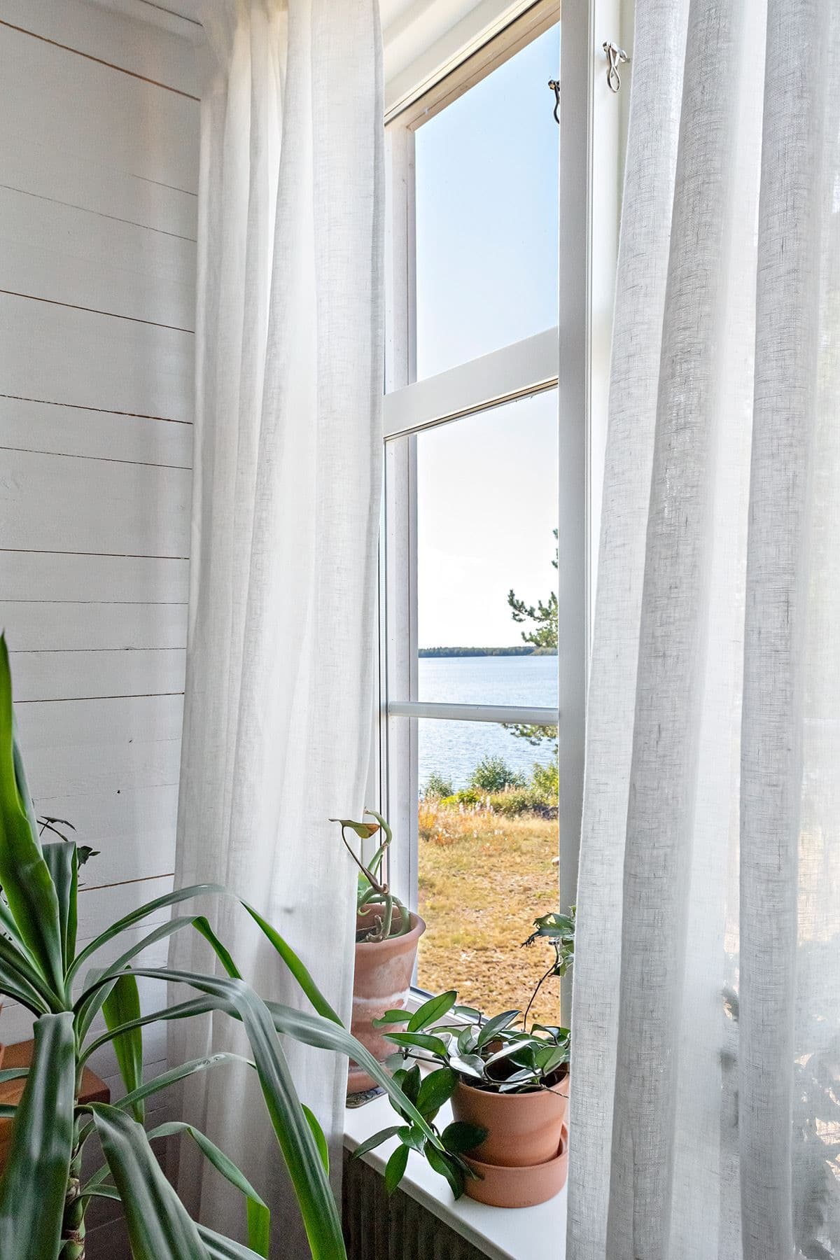 Utsikt över havet från övervåningen.