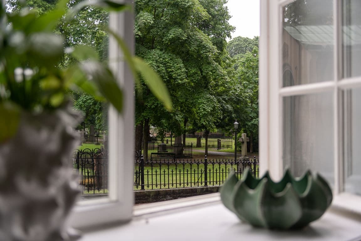 Vy från köksfönstret sommartid