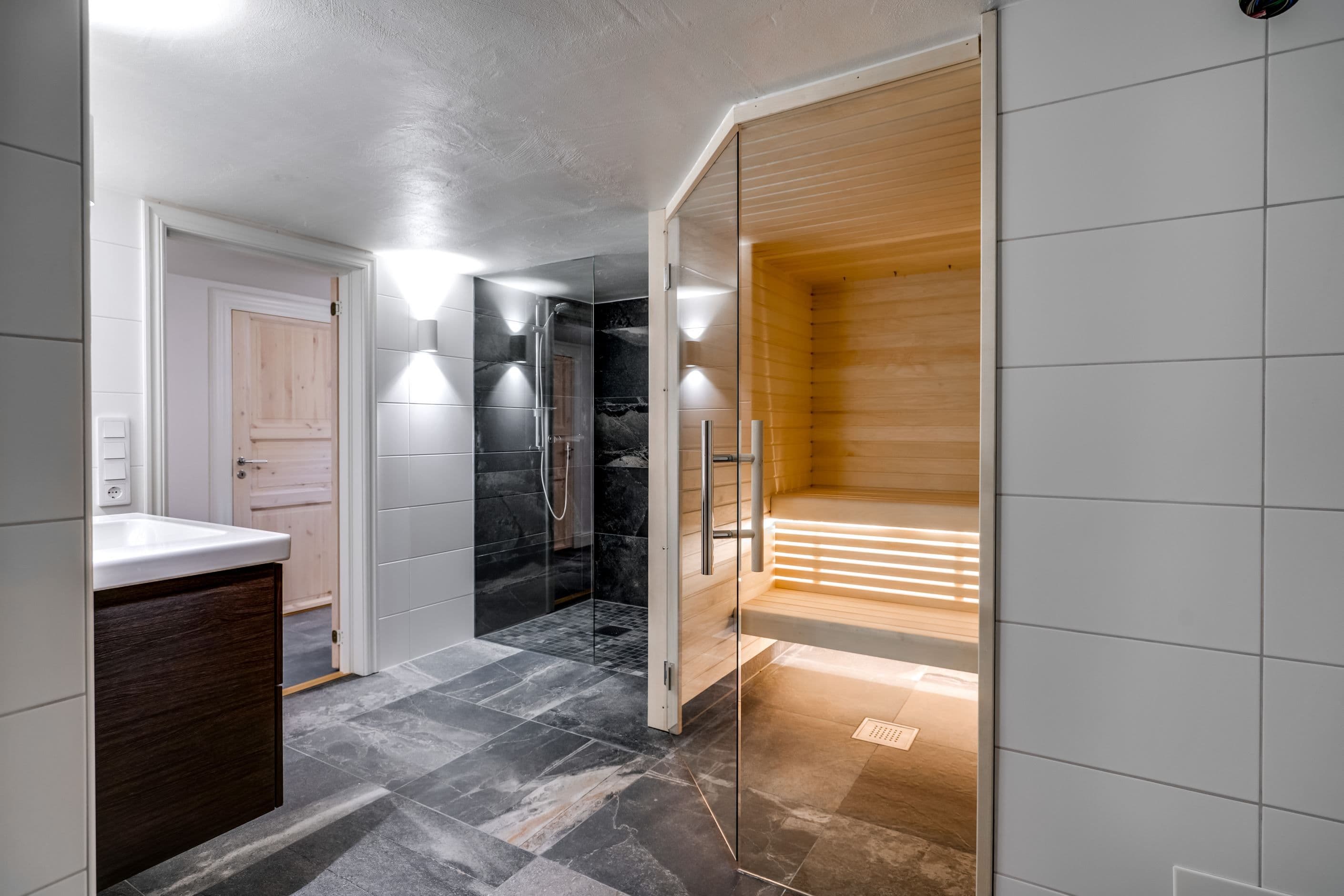 Badrum/spa nedervåning