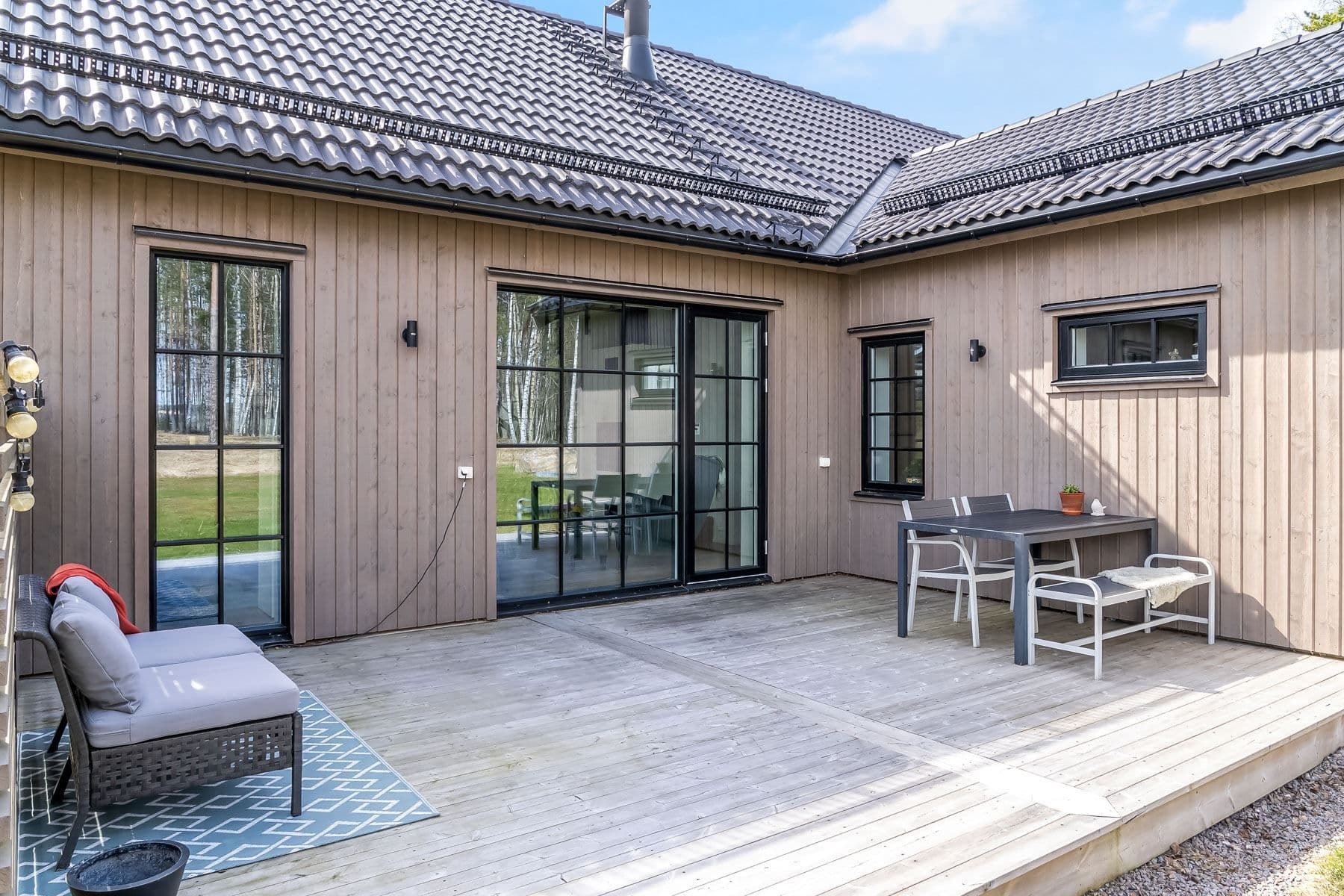 Mysig uteplats för morgonkaffet