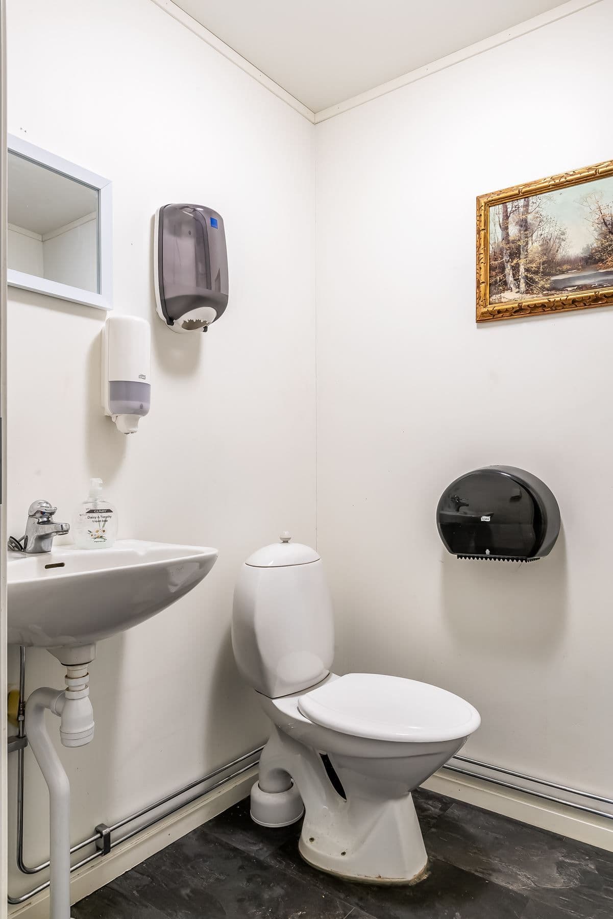 WC i anslutning till det stora serveringssalen