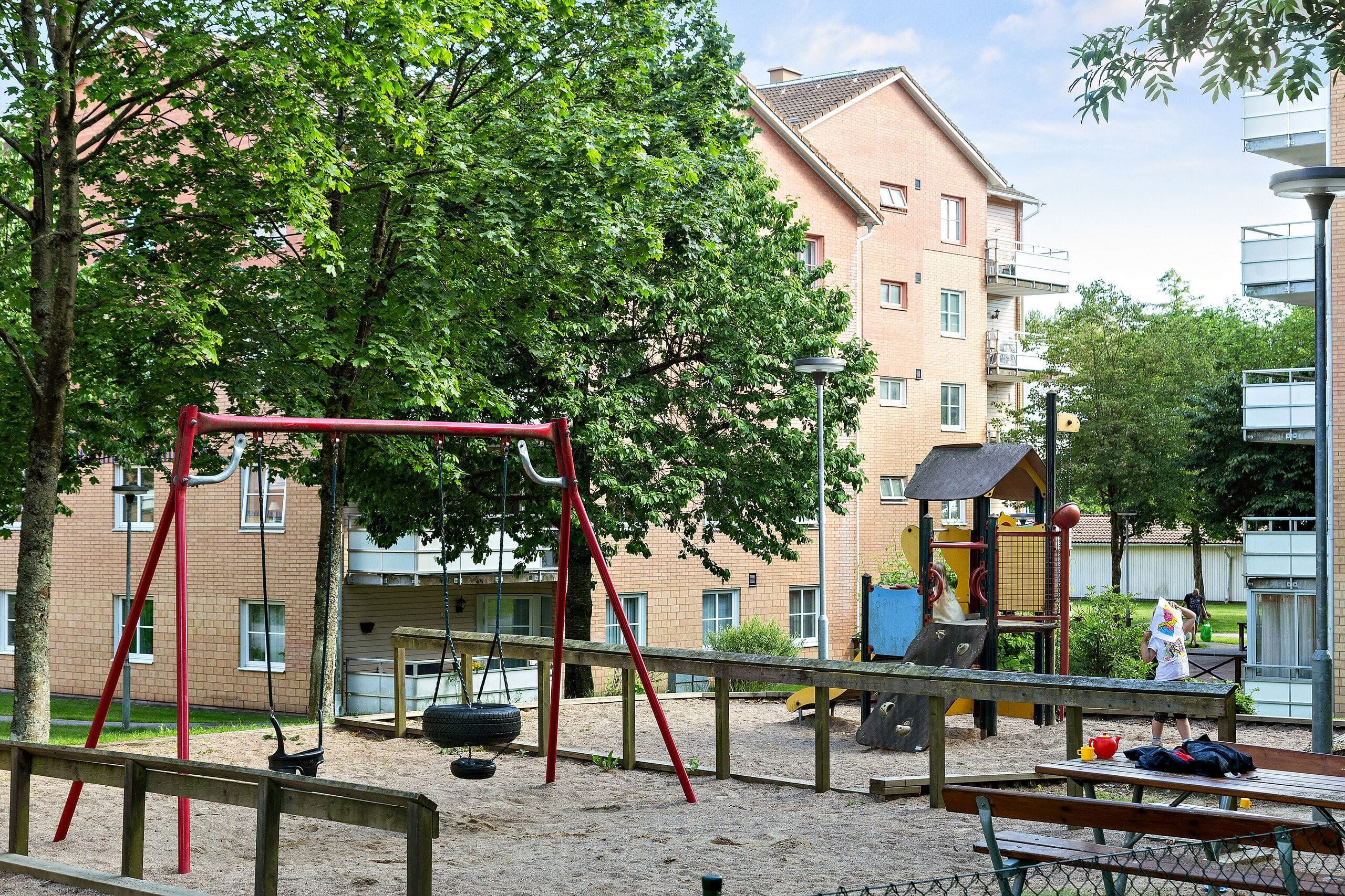Lekplats för barnen finns alldeles utanför