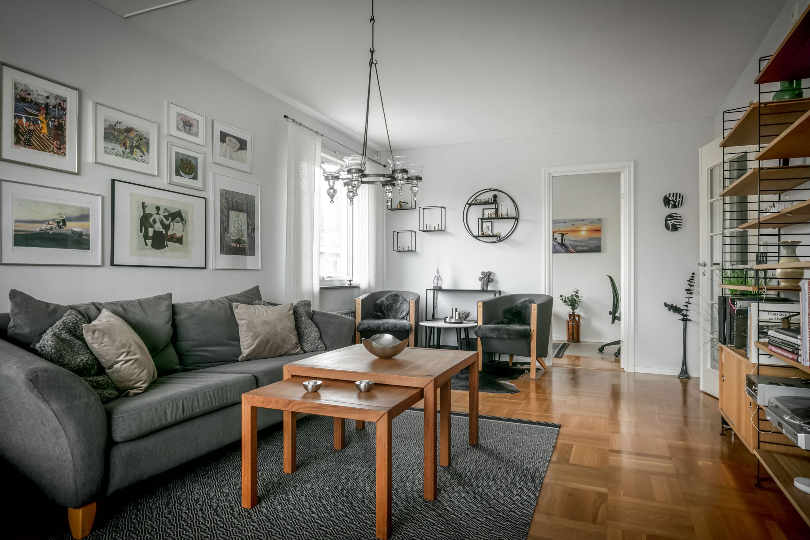 Plats för soffa och matsalsbord