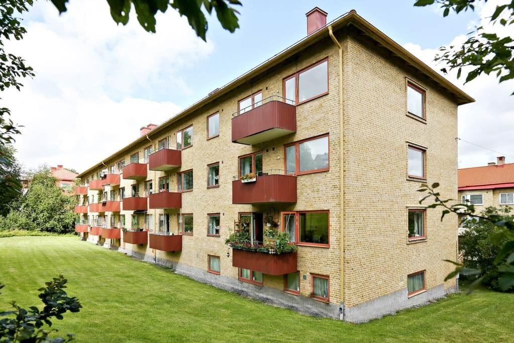 Balkong med ingång från både vardagsrum och sovrum!