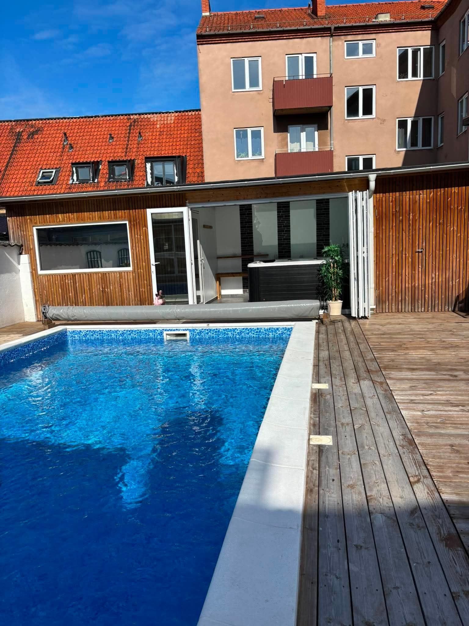Vy mot poolen