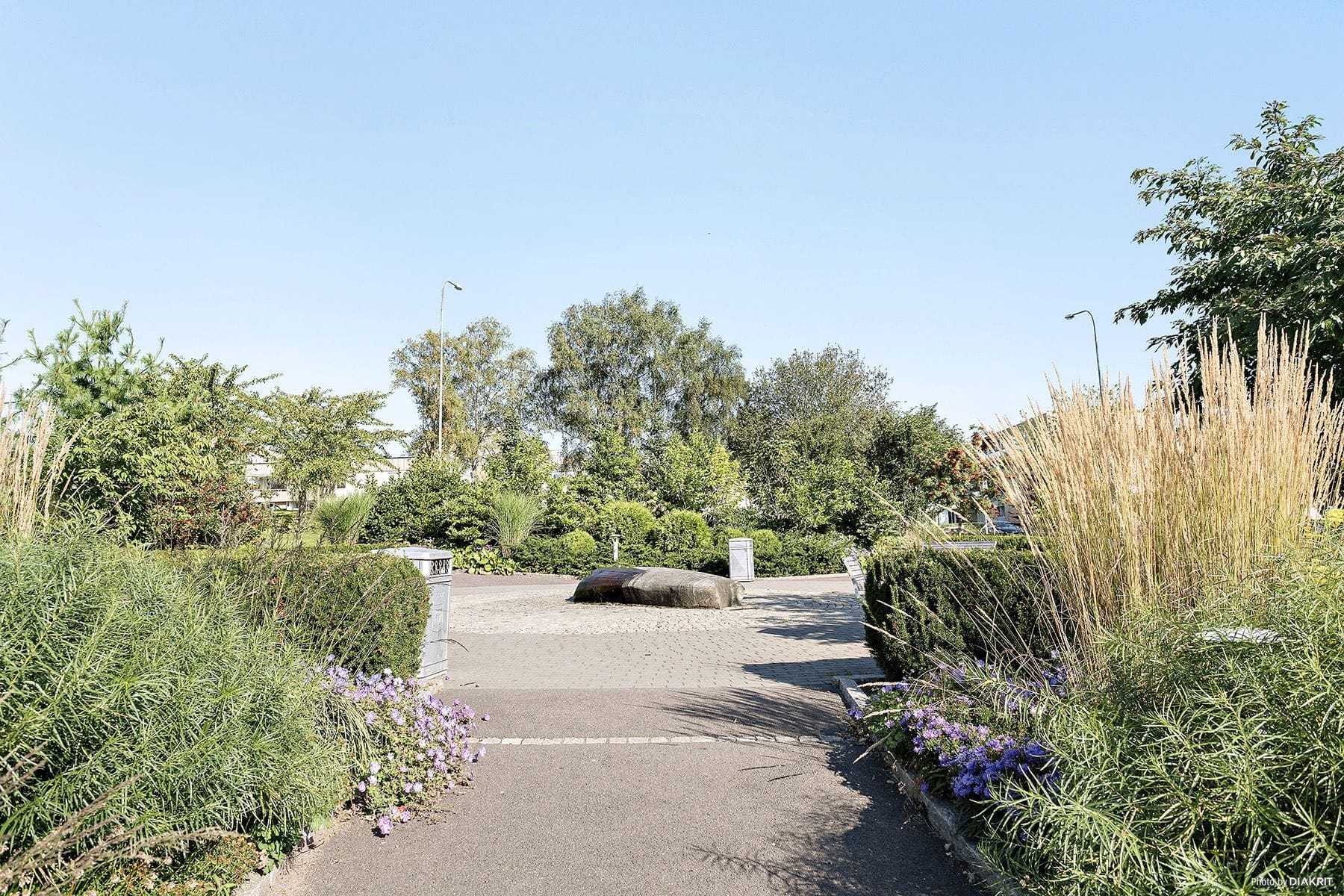 Granne med föreningen finns en fin liten park.