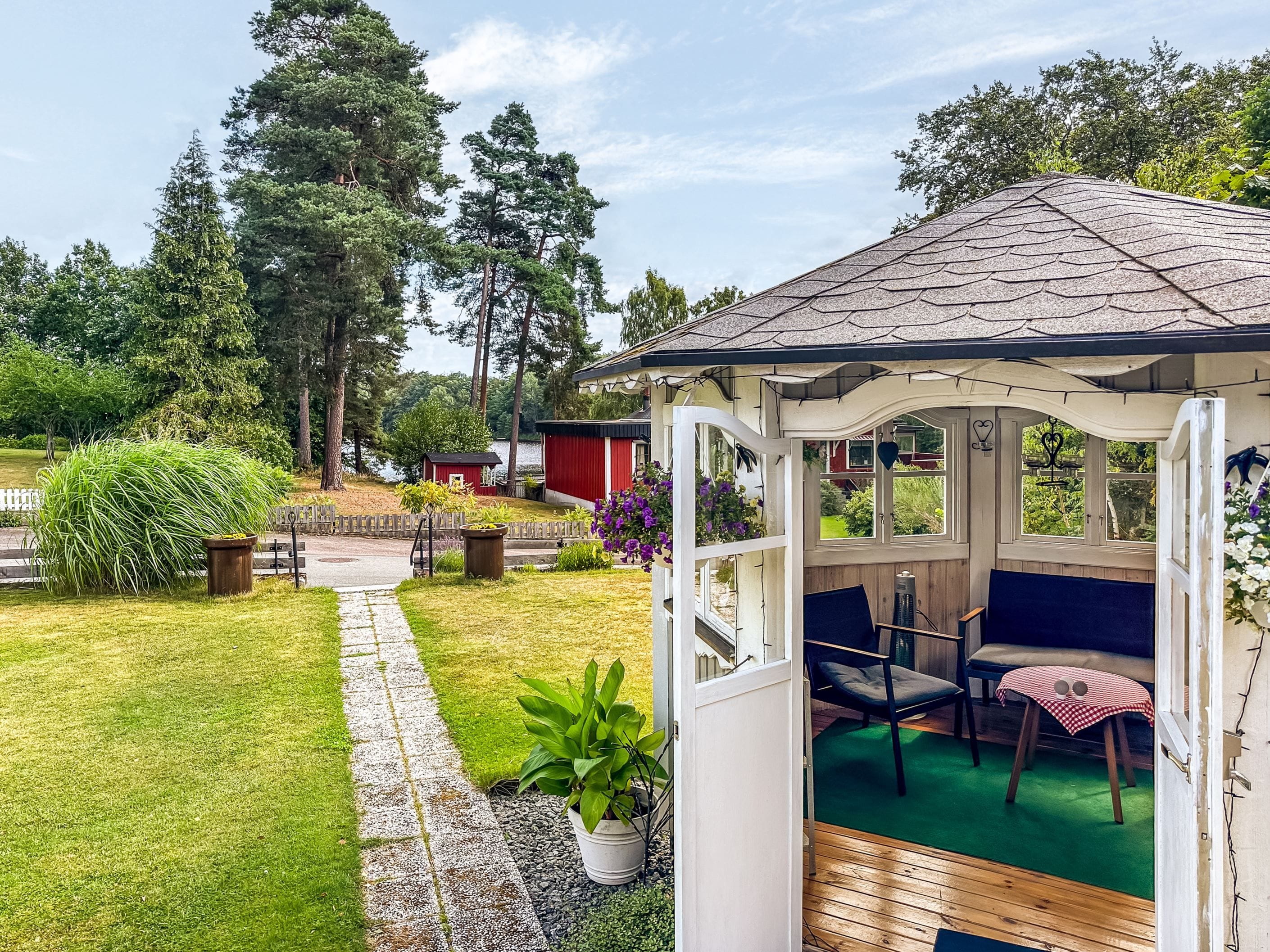 Välkommen in i lusthuset
