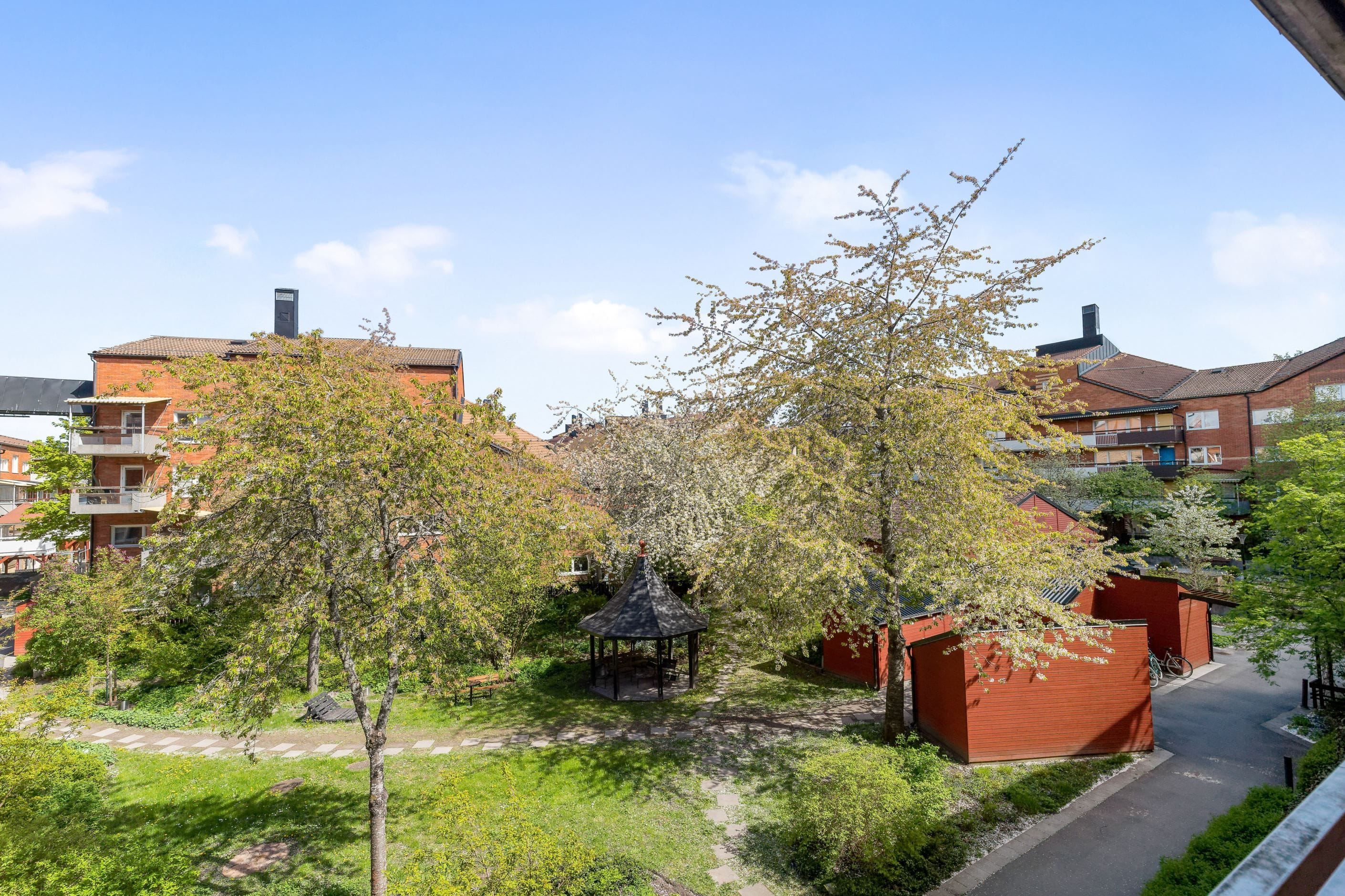 Vy från loftgången mot innergården