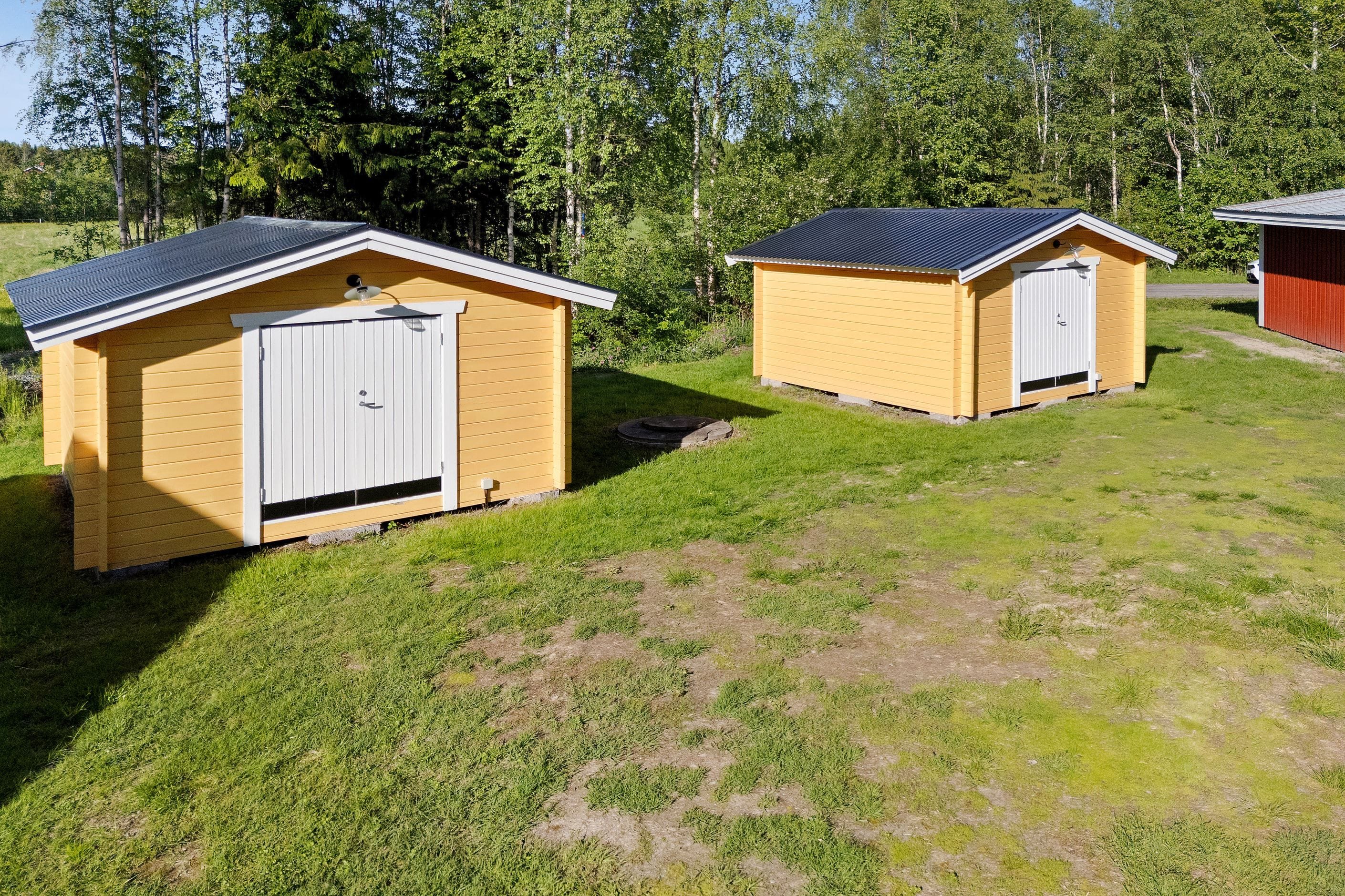 Två förråd